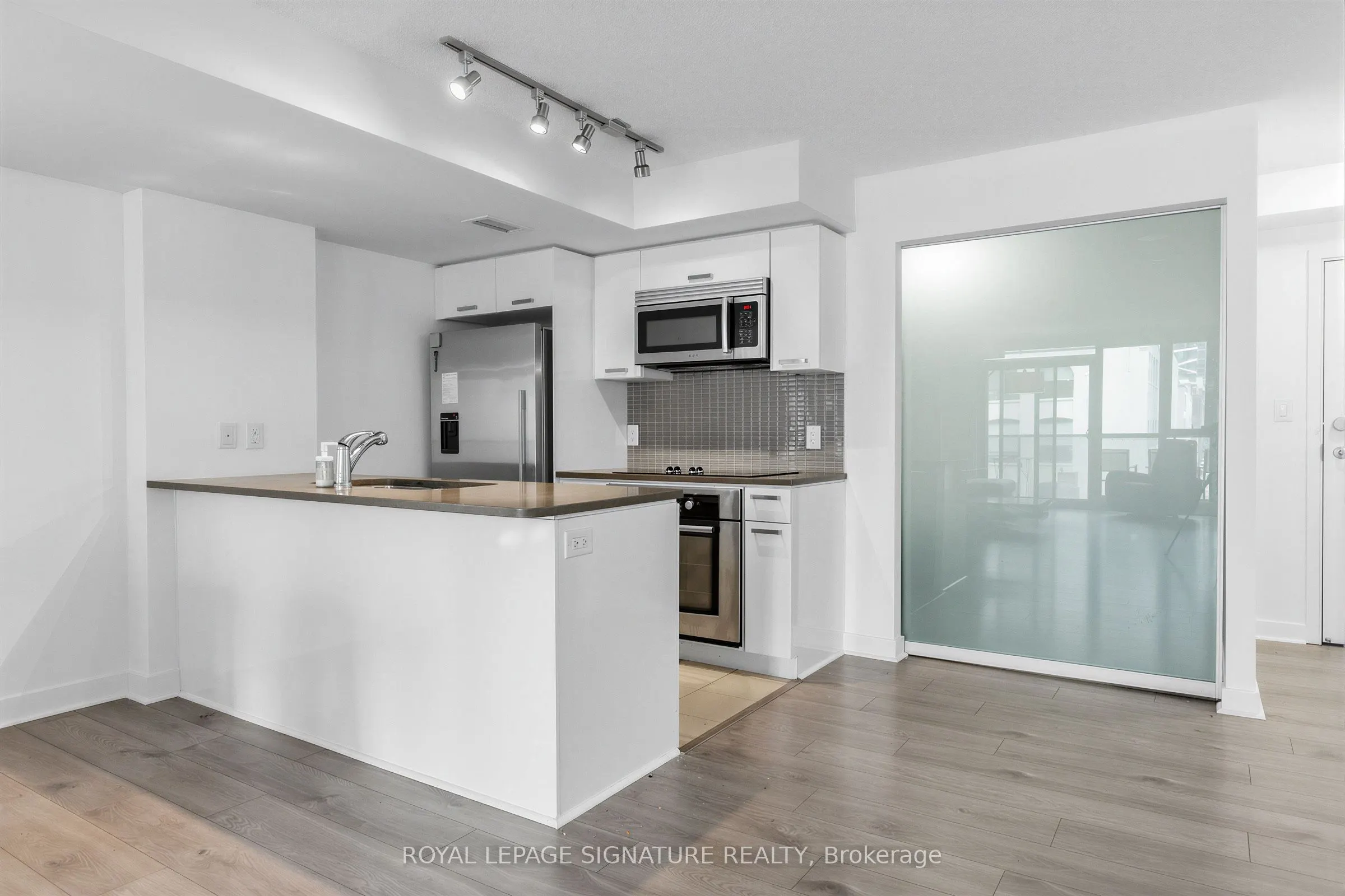295 Adelaide Street W #414