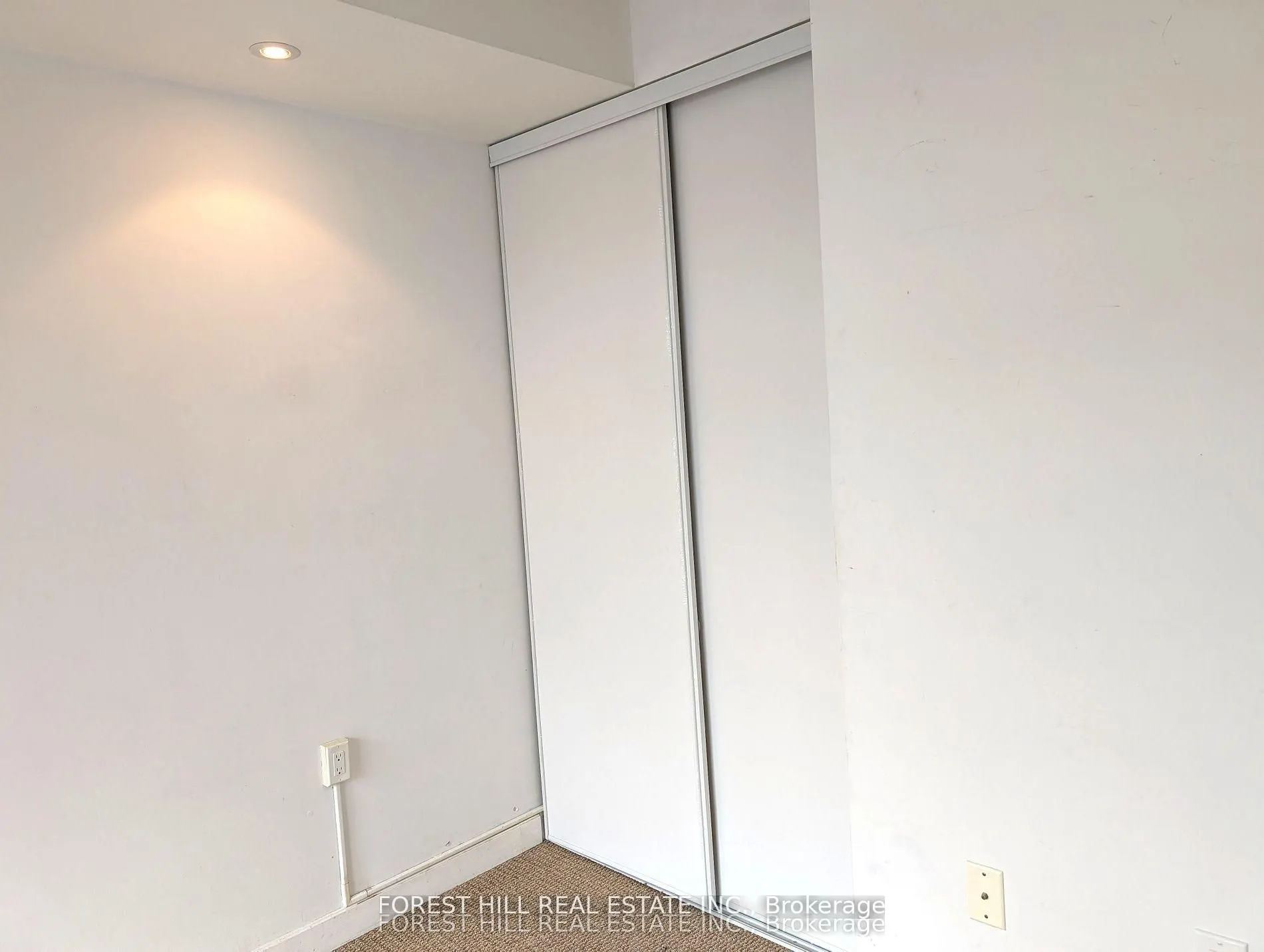 85 Bloor Street E #1808