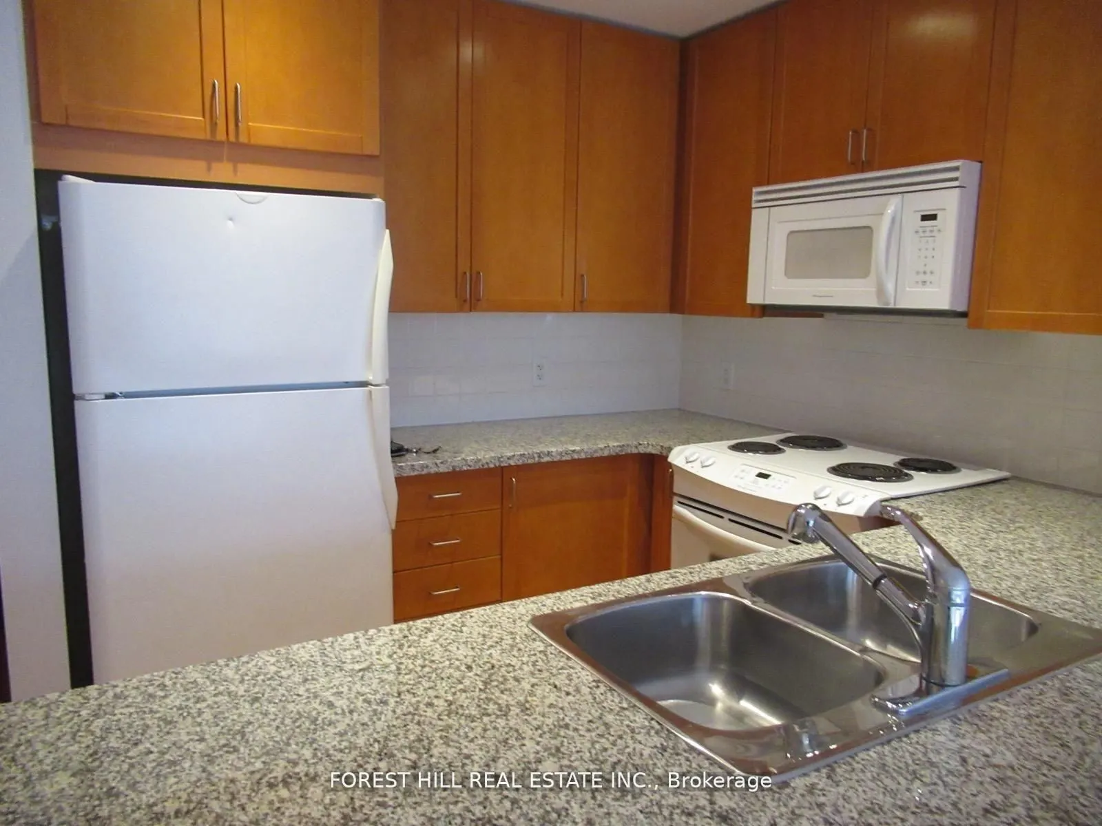 85 Bloor Street E #1808