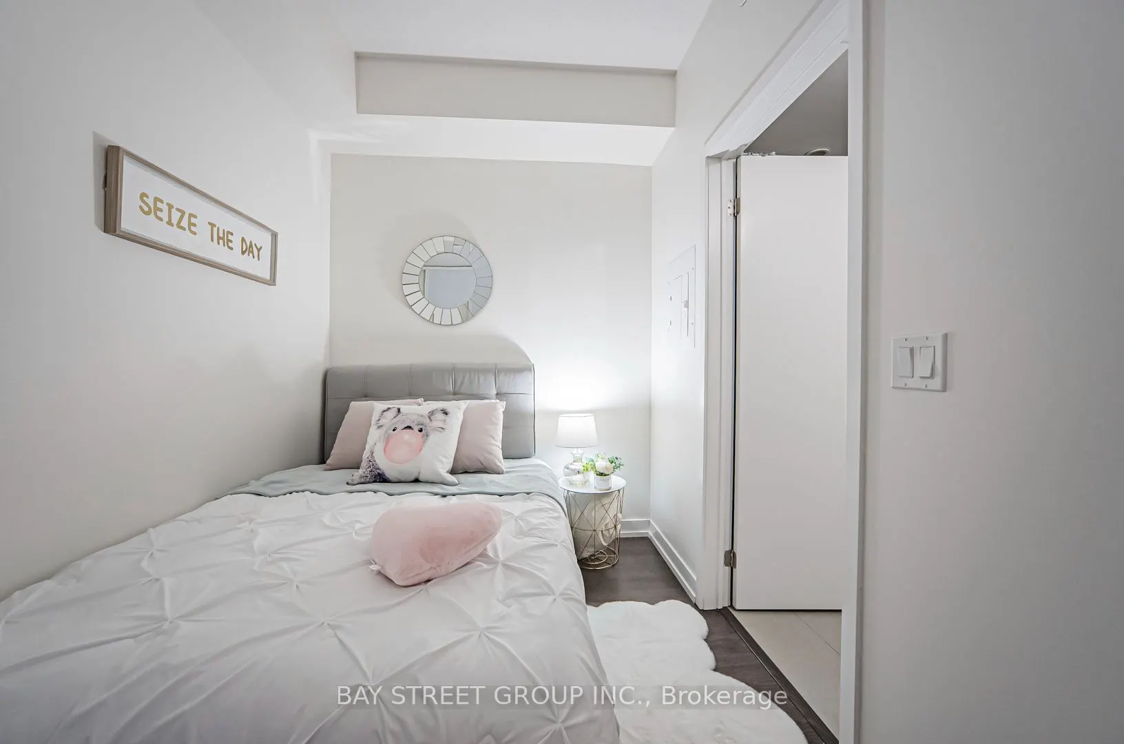 89 Dunfield Avenue #801
