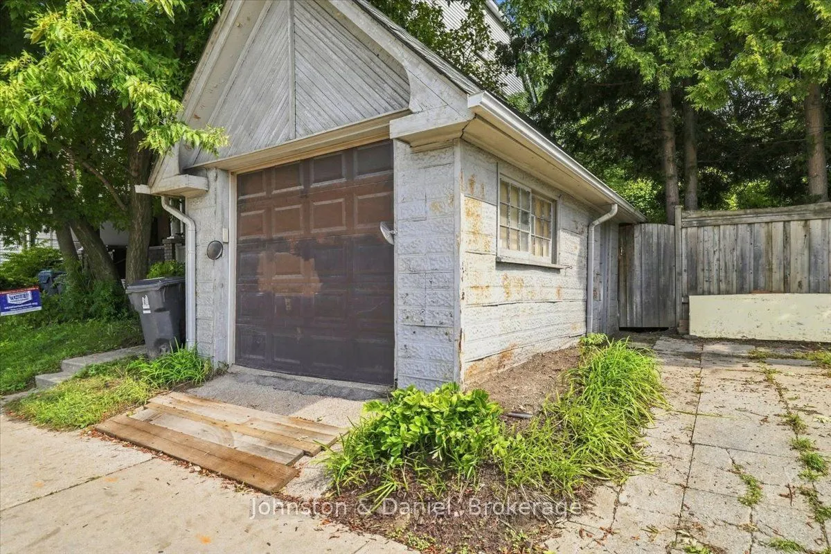 16 Barton Avenue
