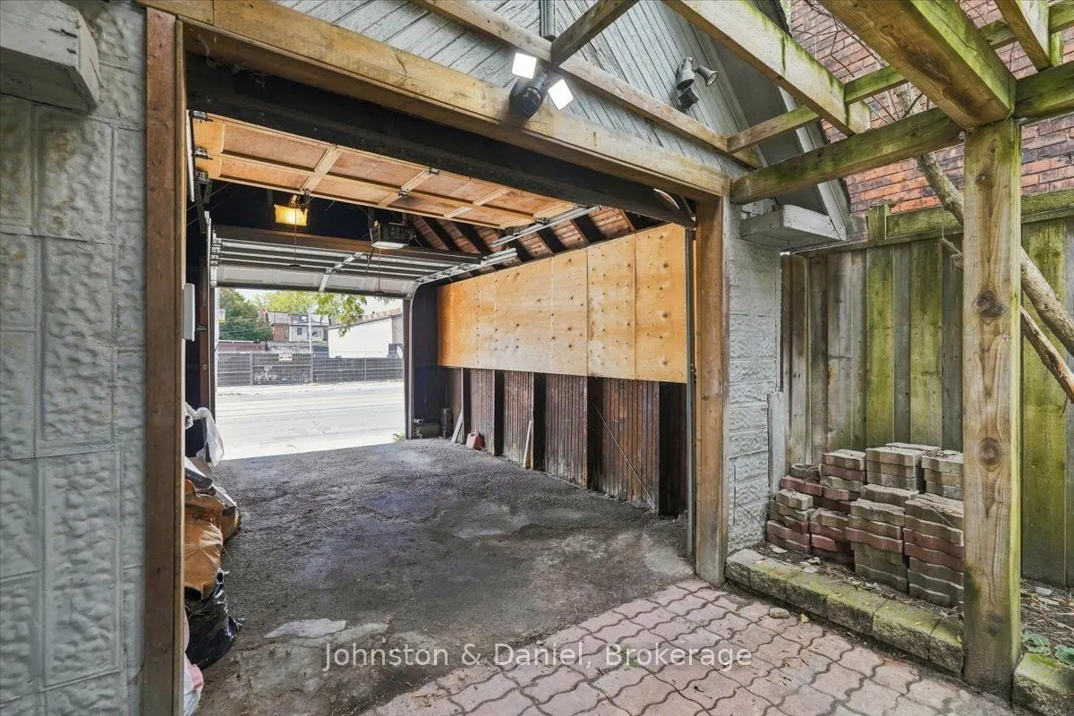 16 Barton Avenue