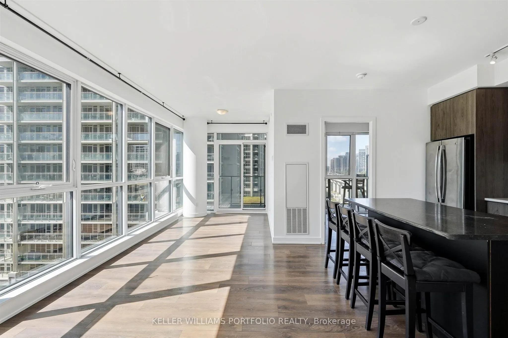 50 Bruyeres Mews #1009