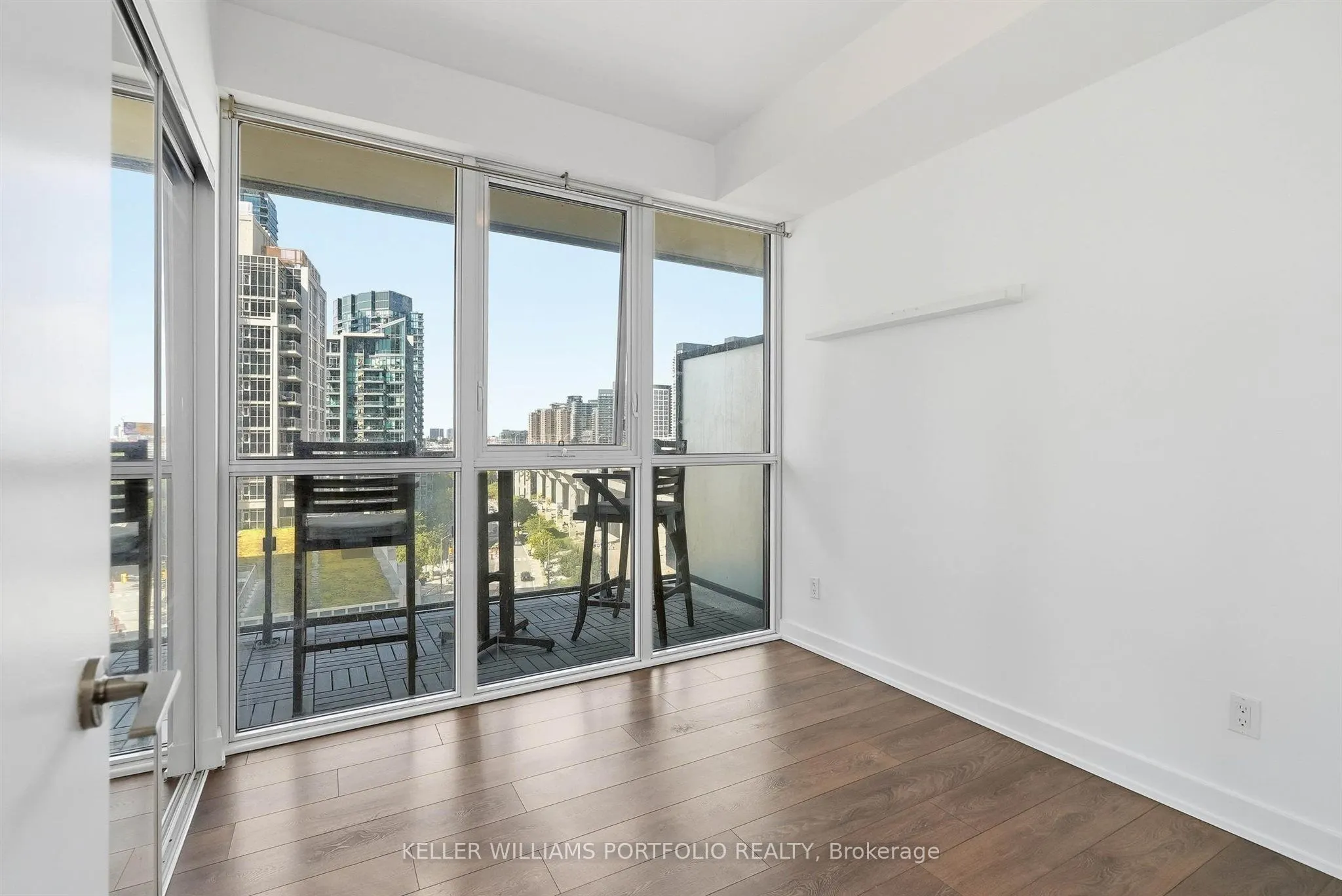 50 Bruyeres Mews #1009