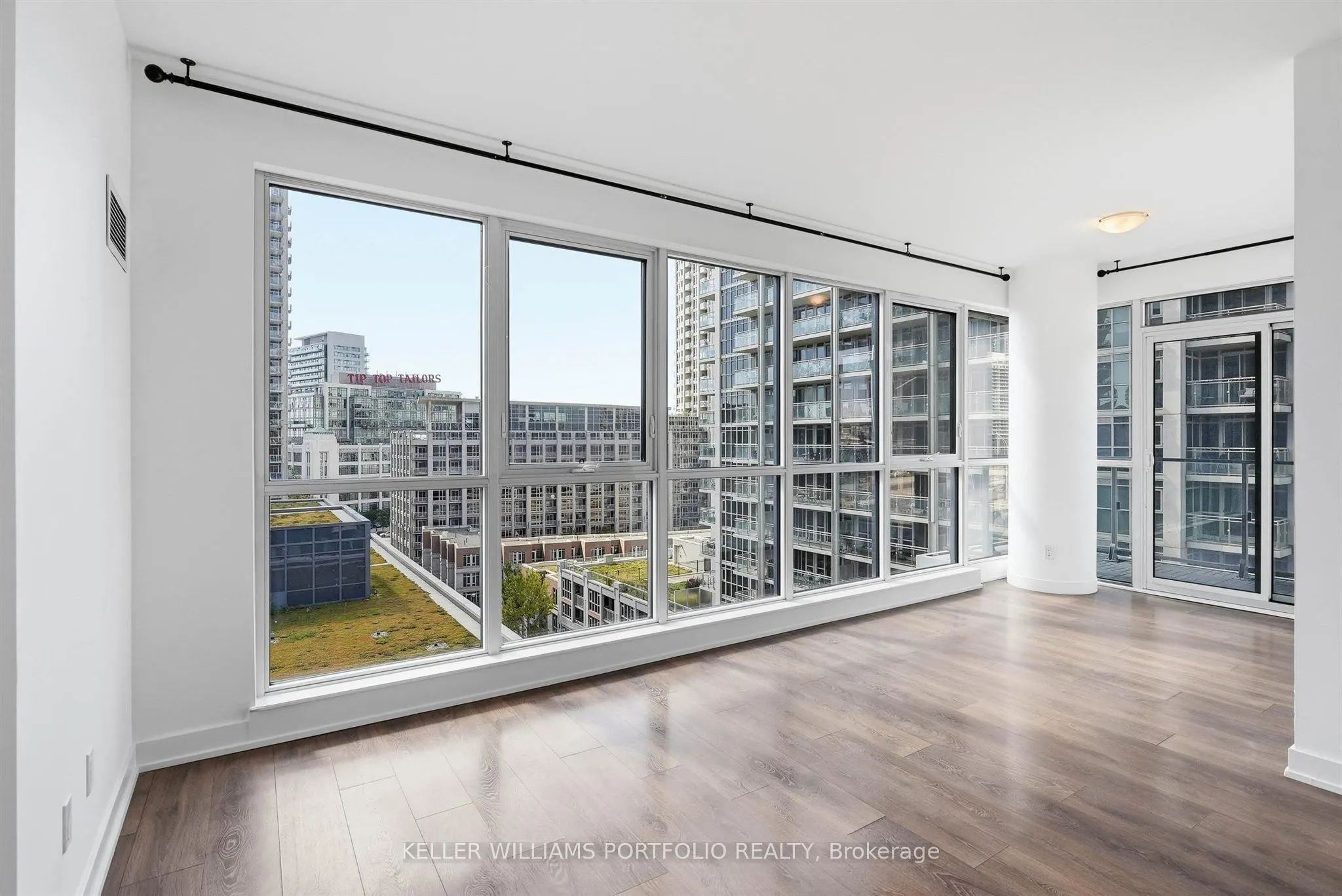 50 Bruyeres Mews #1009