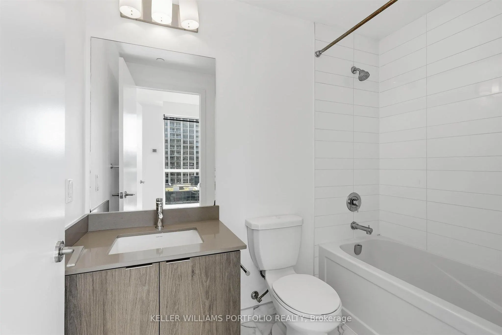 50 Bruyeres Mews #1009