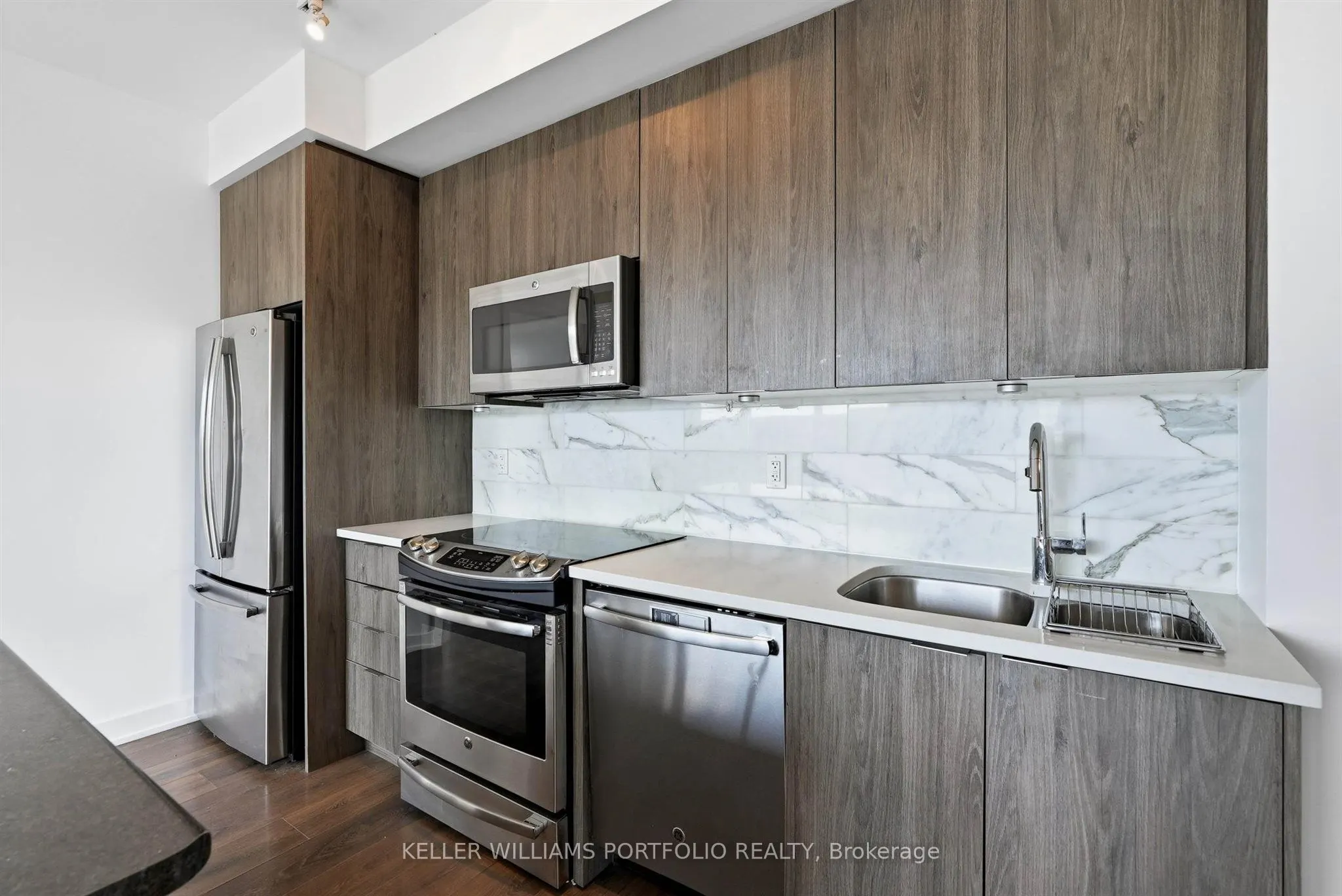 50 Bruyeres Mews #1009