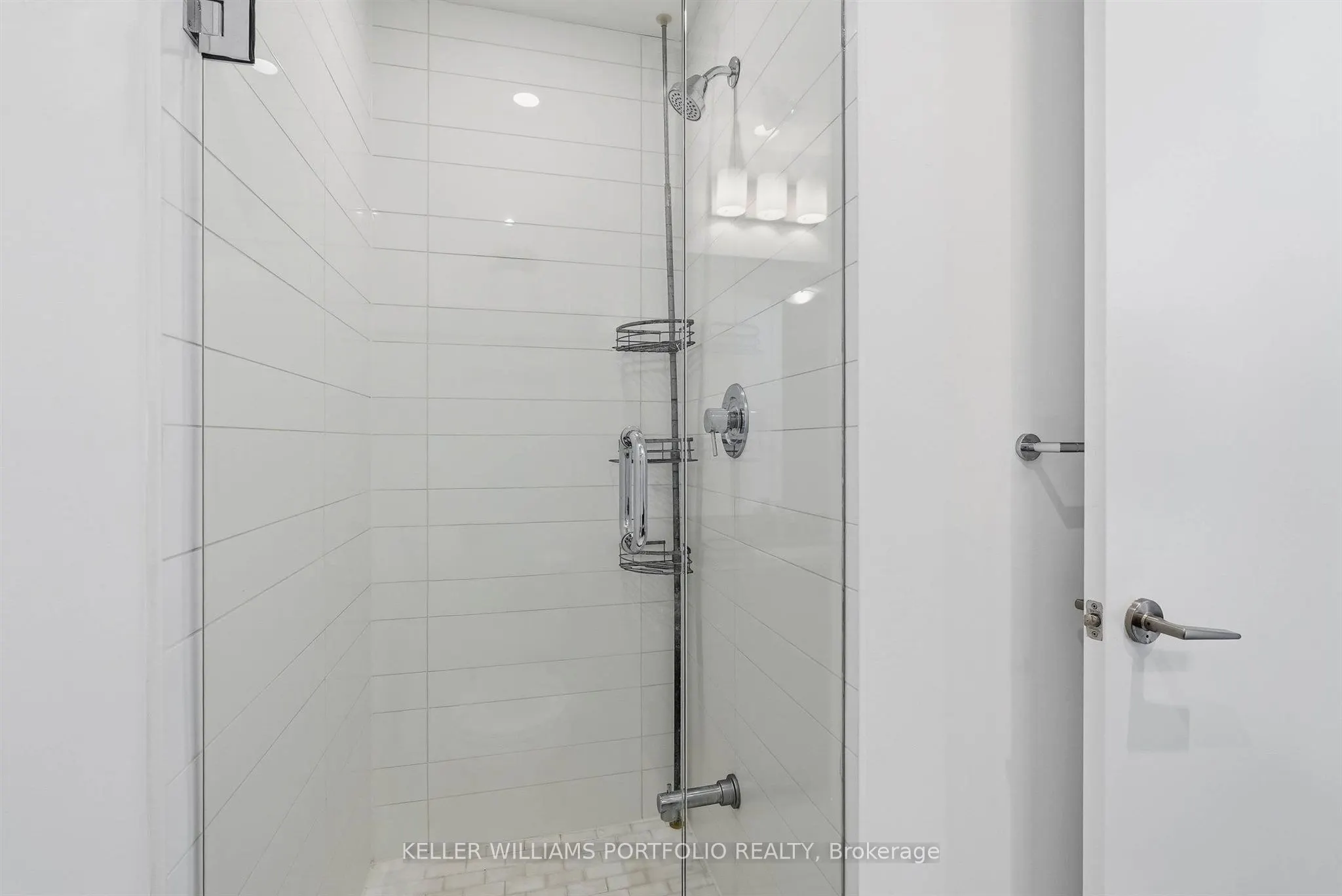 50 Bruyeres Mews #1009