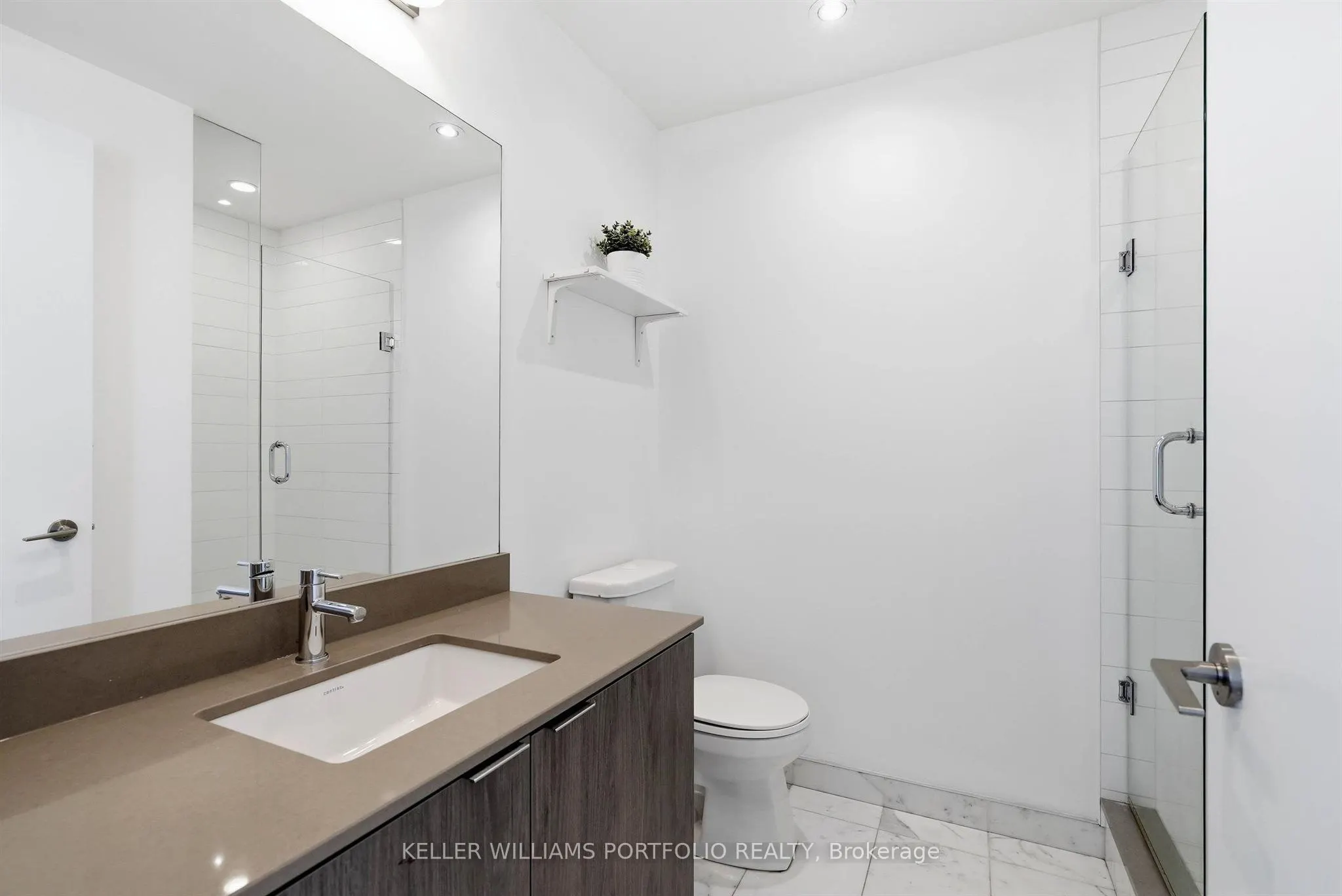 50 Bruyeres Mews #1009
