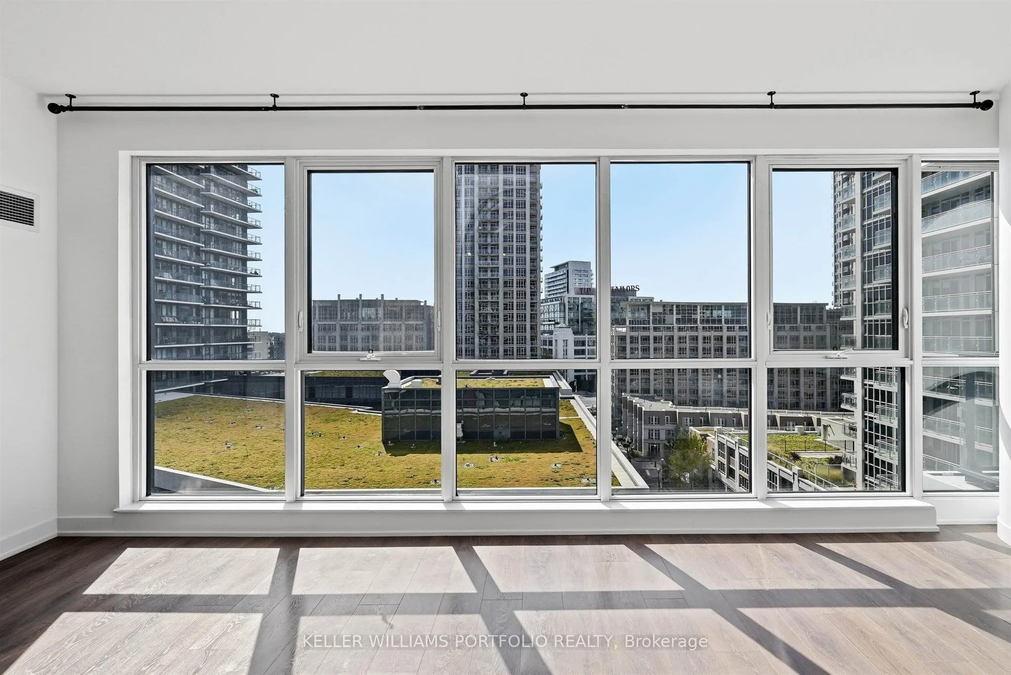 50 Bruyeres Mews #1009