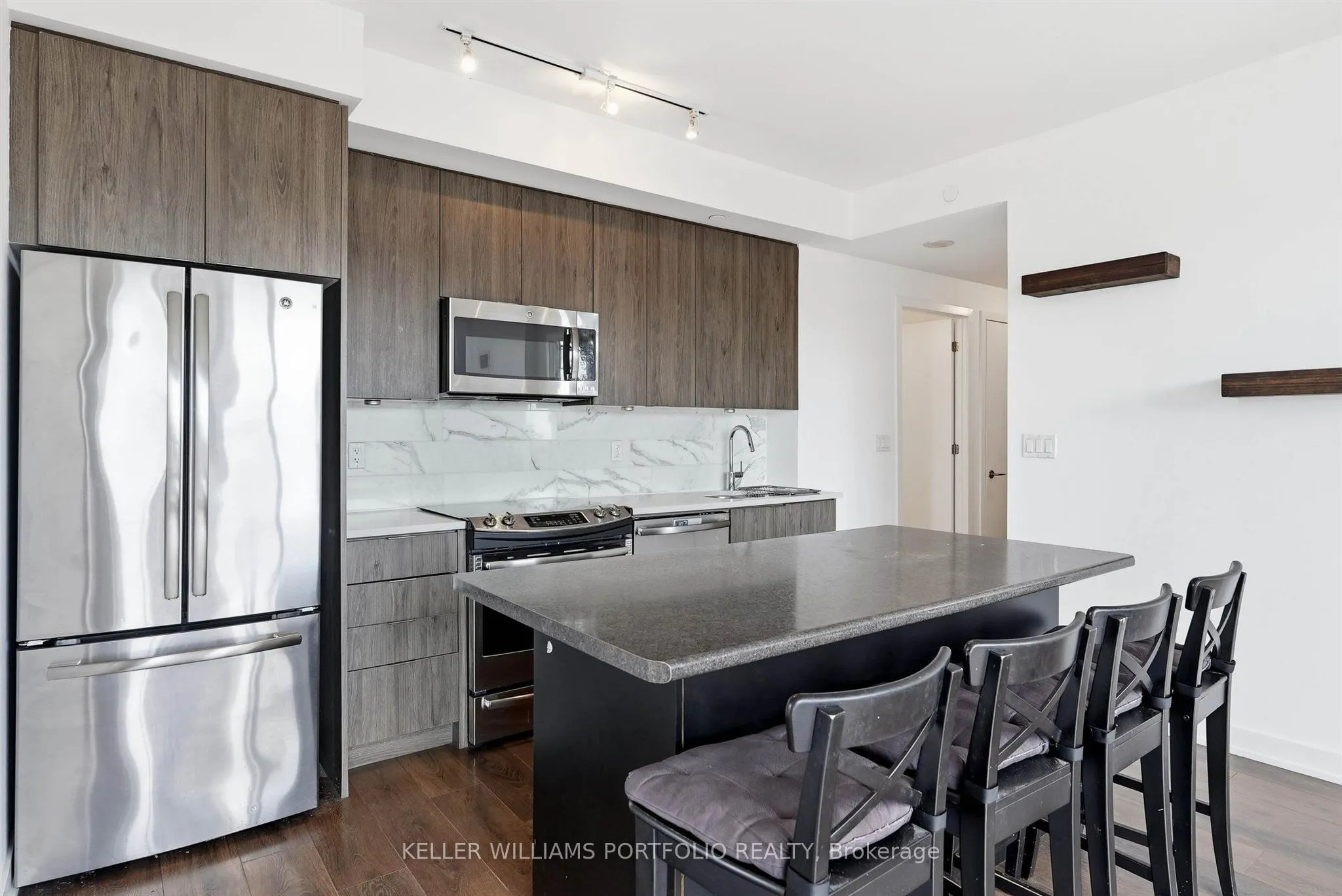 50 Bruyeres Mews #1009