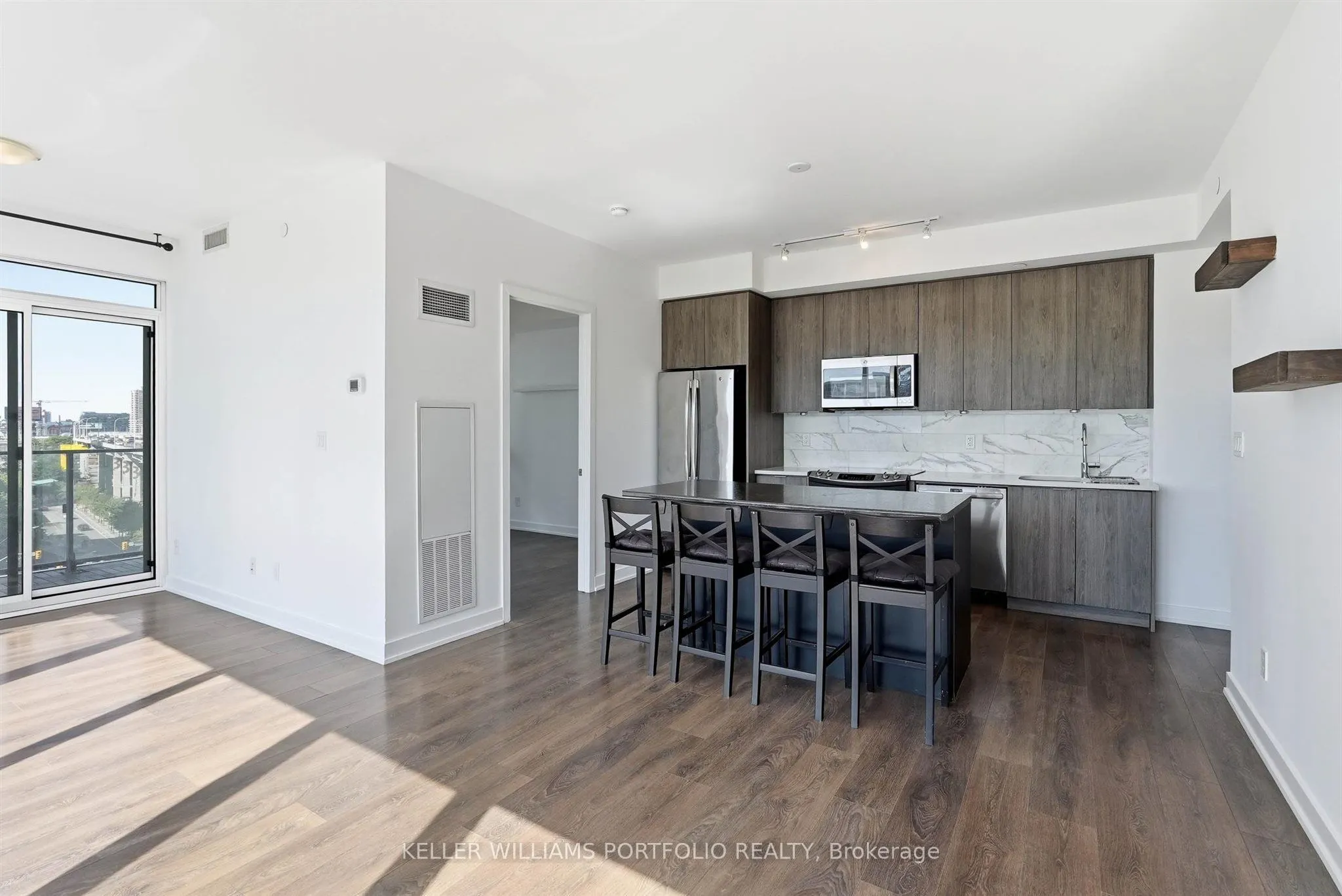 50 Bruyeres Mews #1009