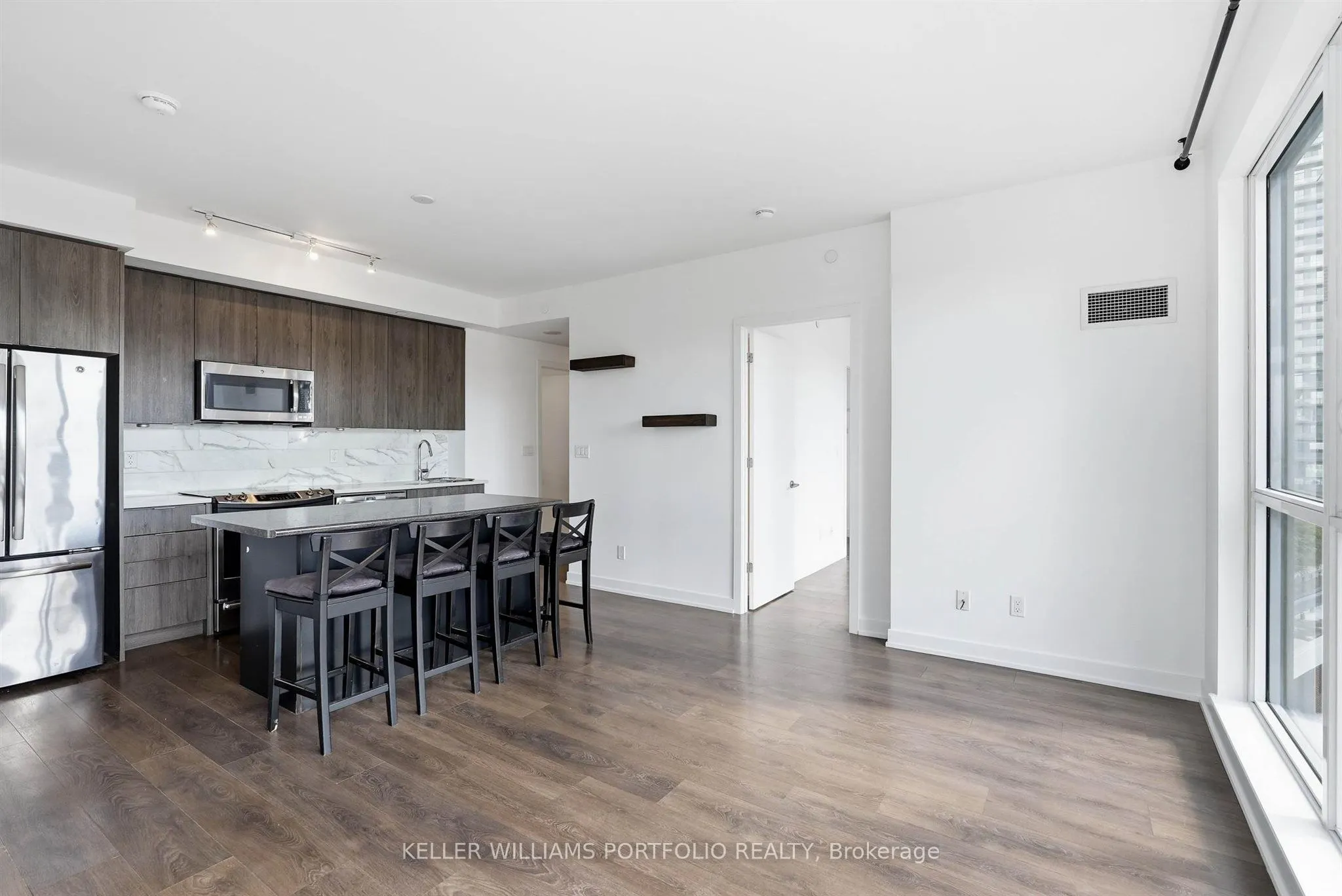 50 Bruyeres Mews #1009