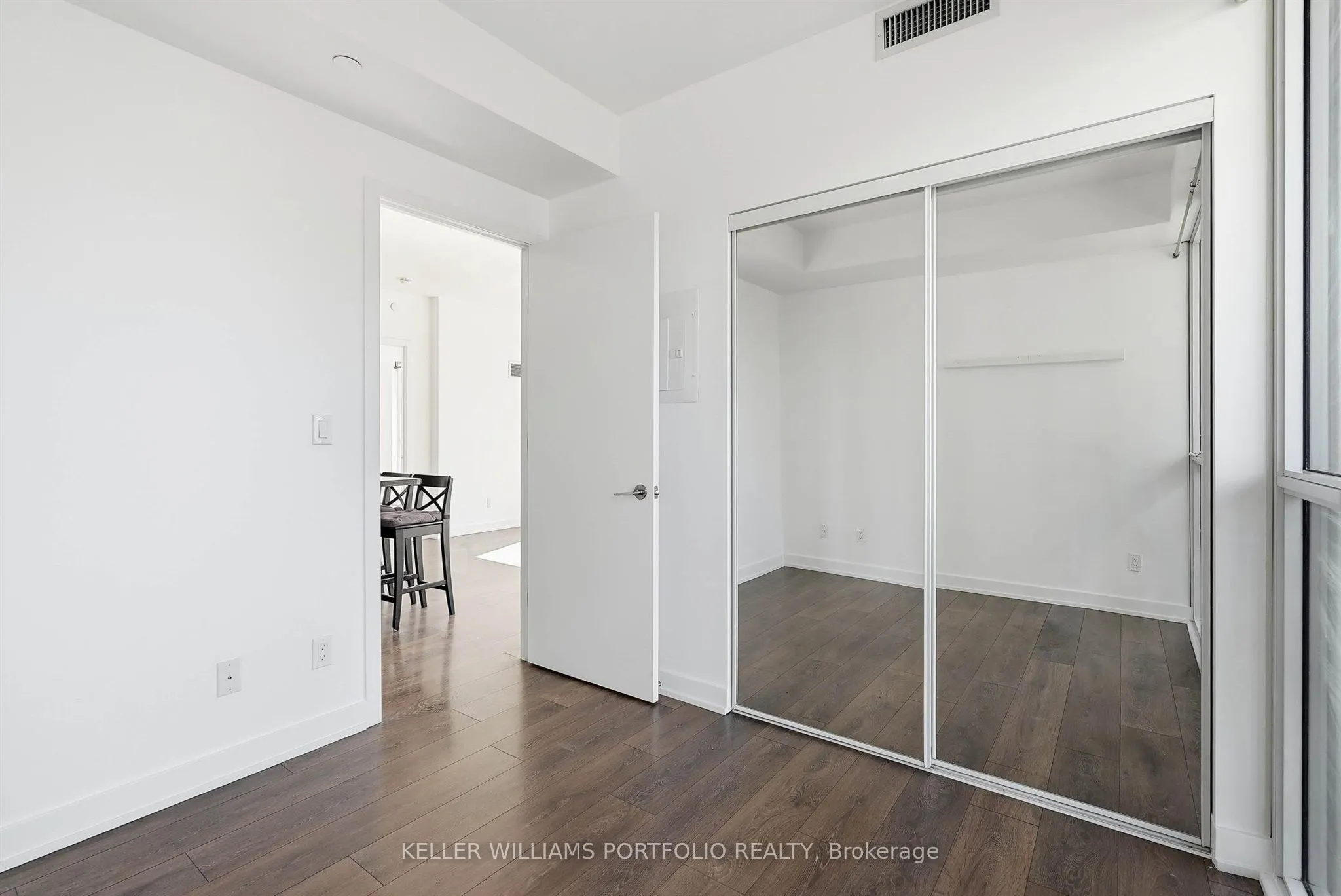 50 Bruyeres Mews #1009
