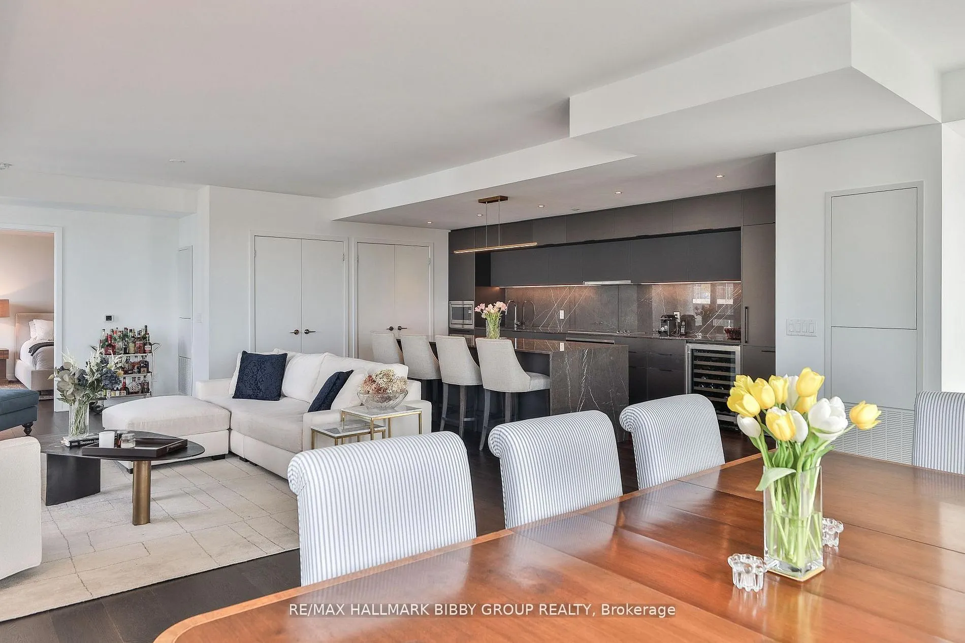 185 Alberta Avenue #1105
