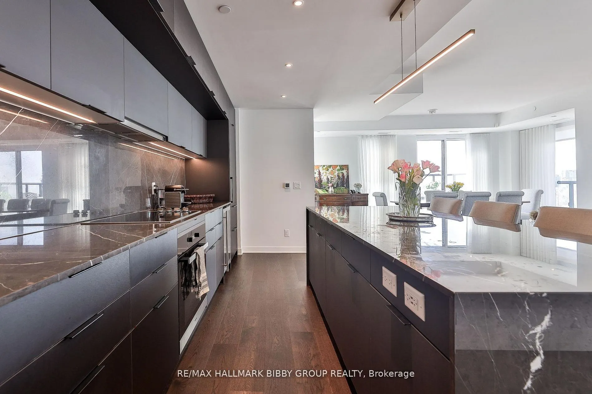 185 Alberta Avenue #1105