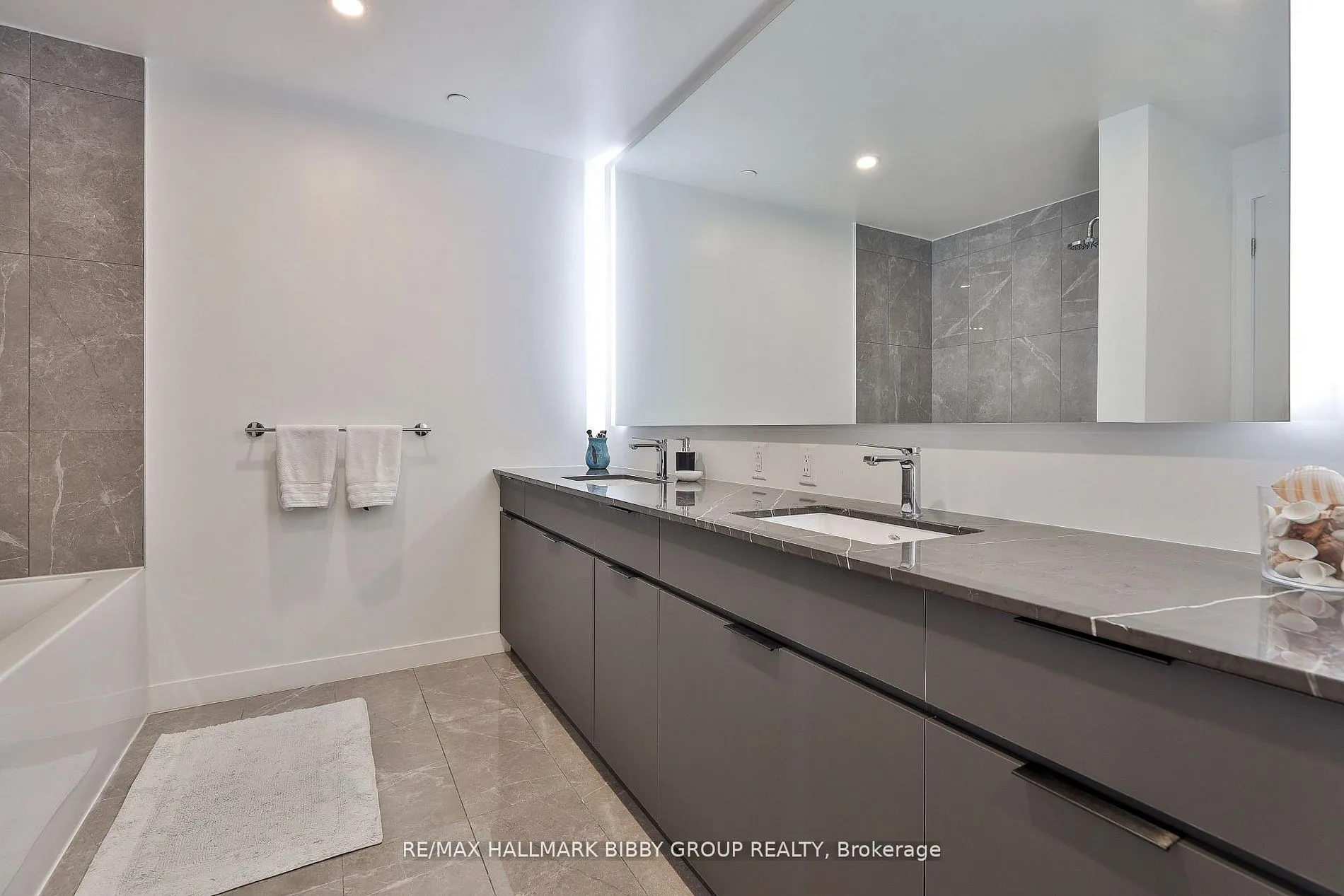 185 Alberta Avenue #1105