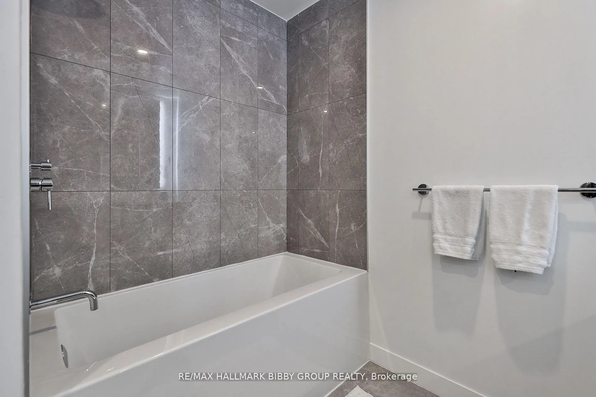 185 Alberta Avenue #1105