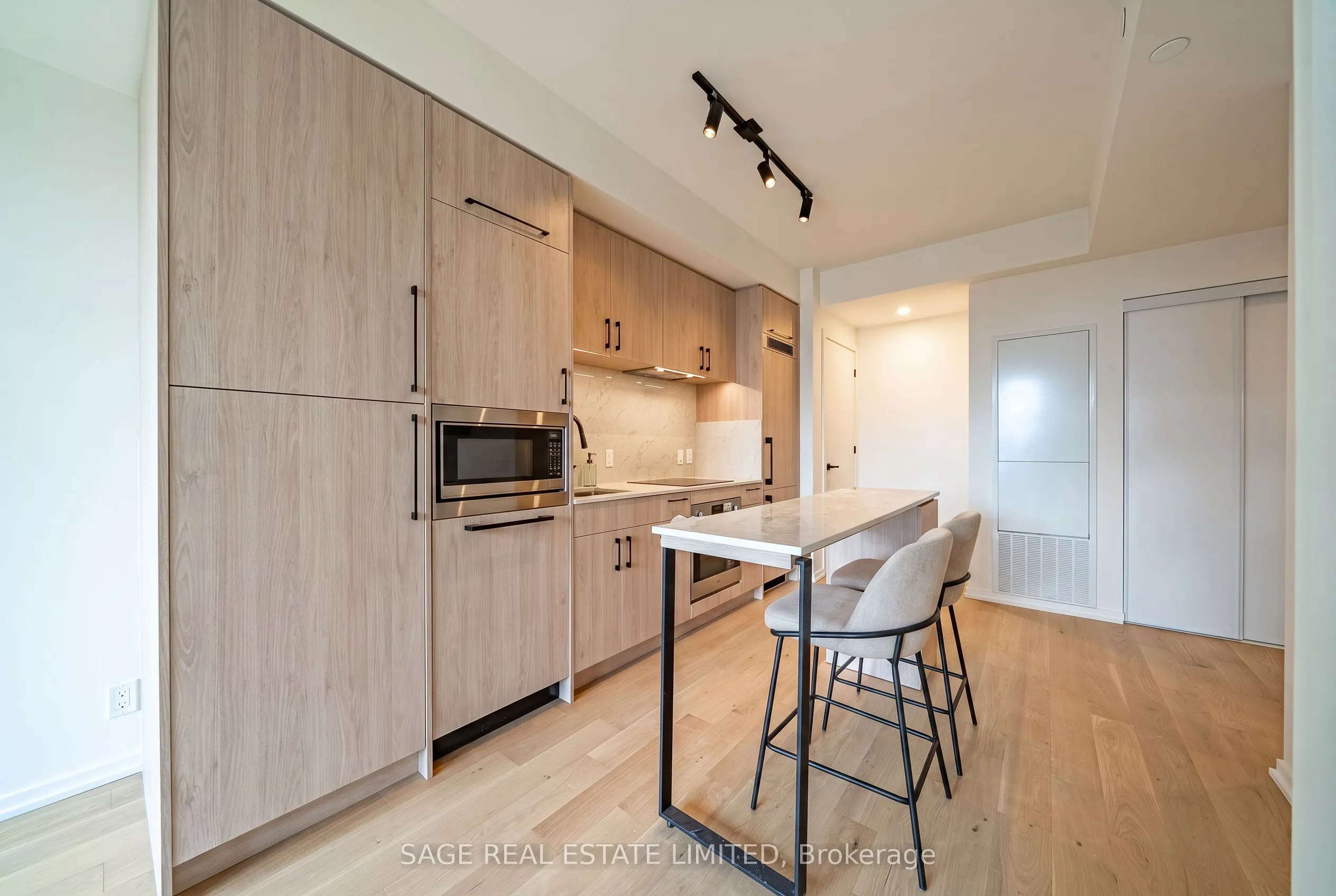 109 Erskine Avenue #1007