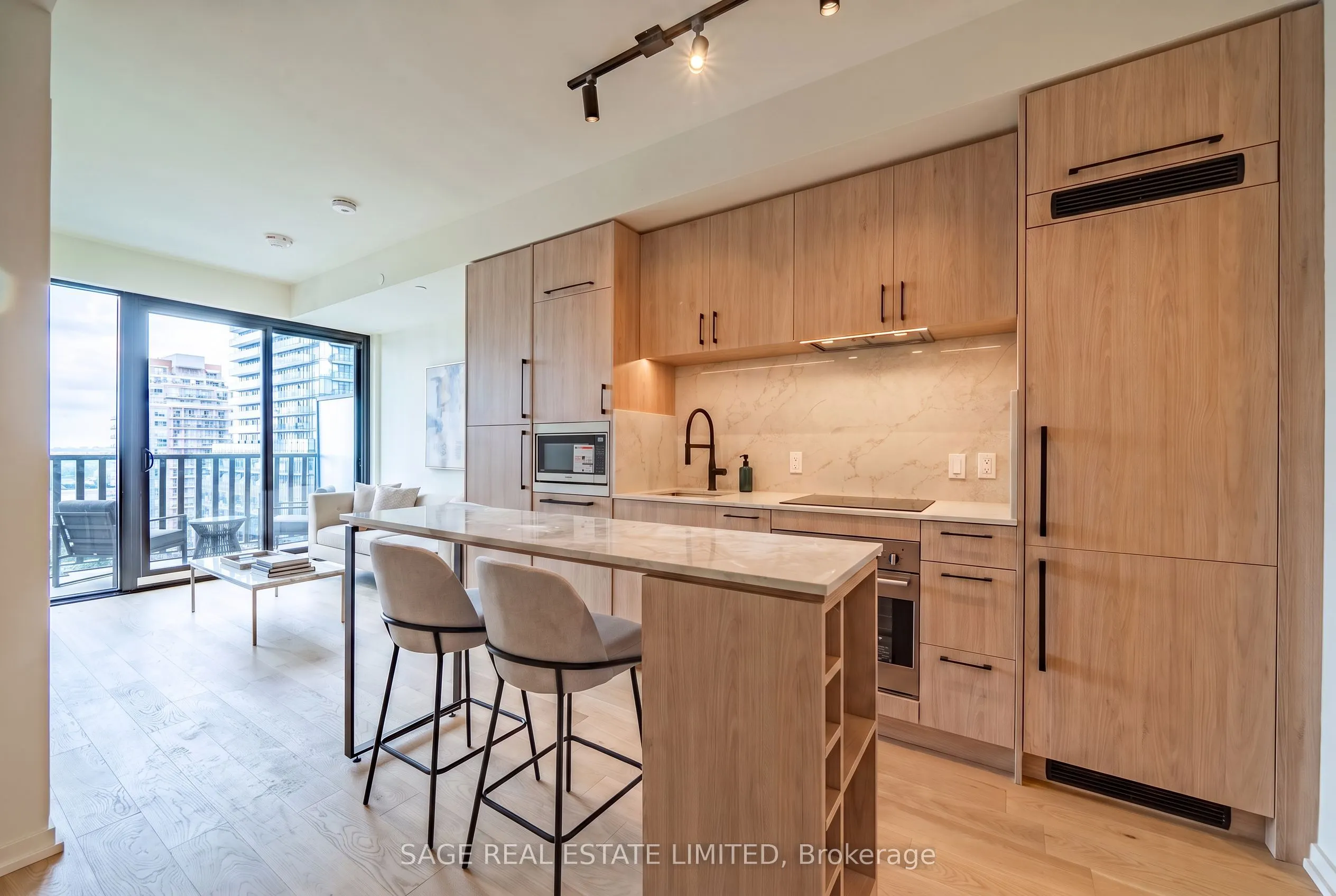 109 Erskine Avenue #1007