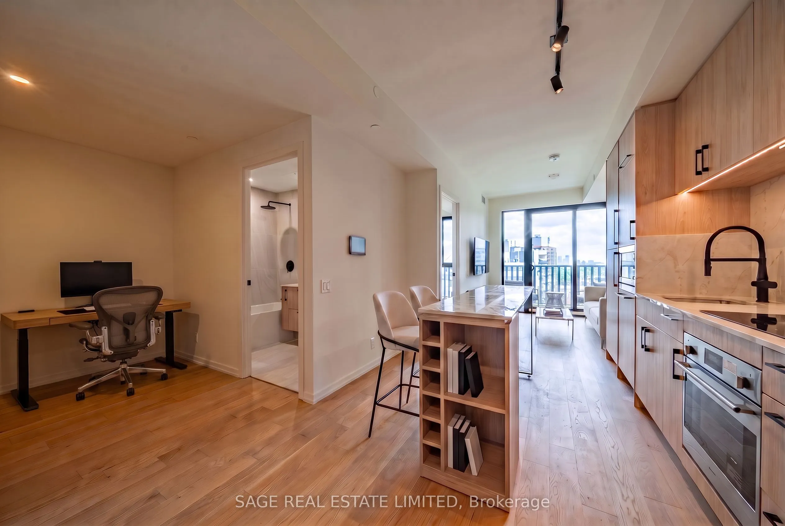 109 Erskine Avenue #1007
