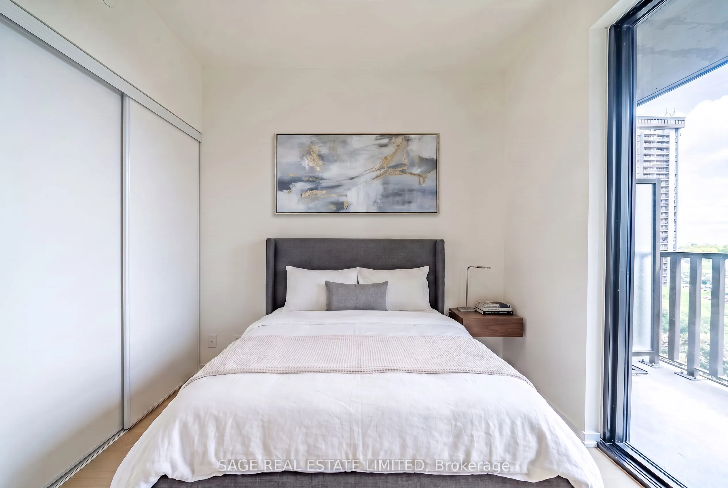 109 Erskine Avenue #1007
