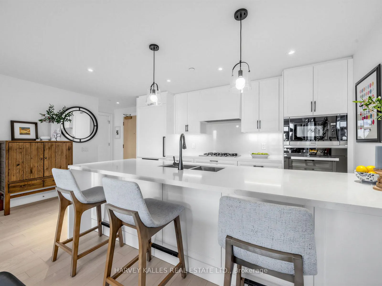 1 Strathgowan Avenue #605