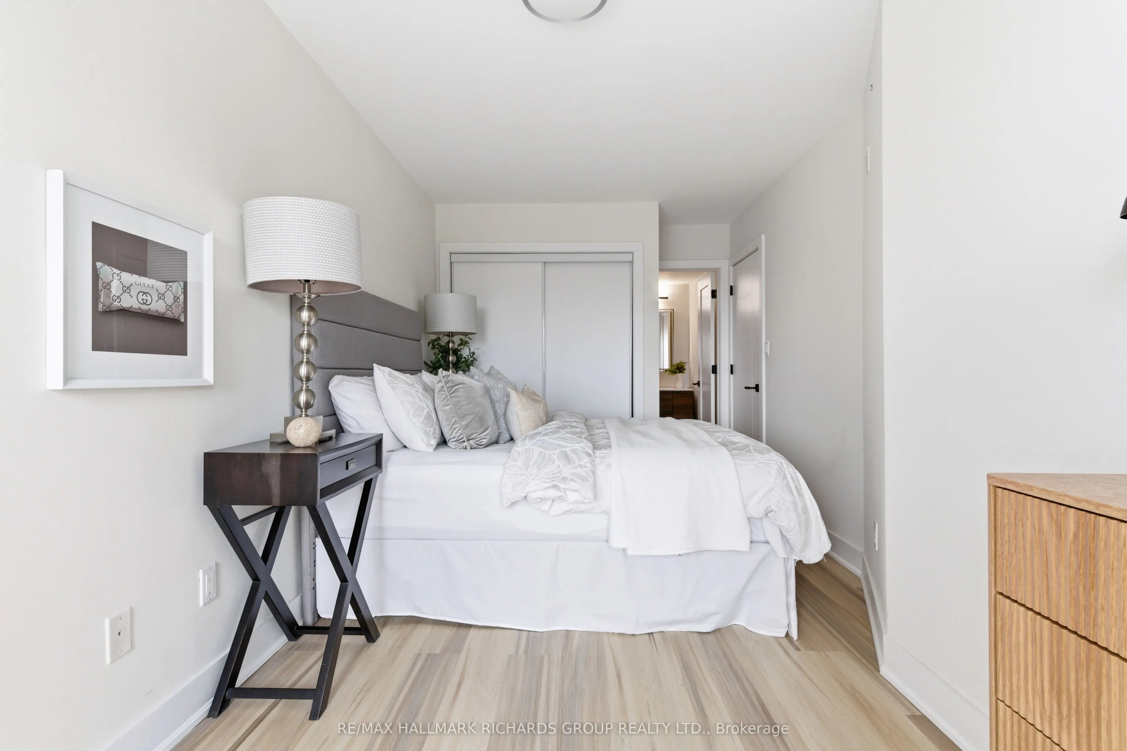 118 Finch Avenue W #8