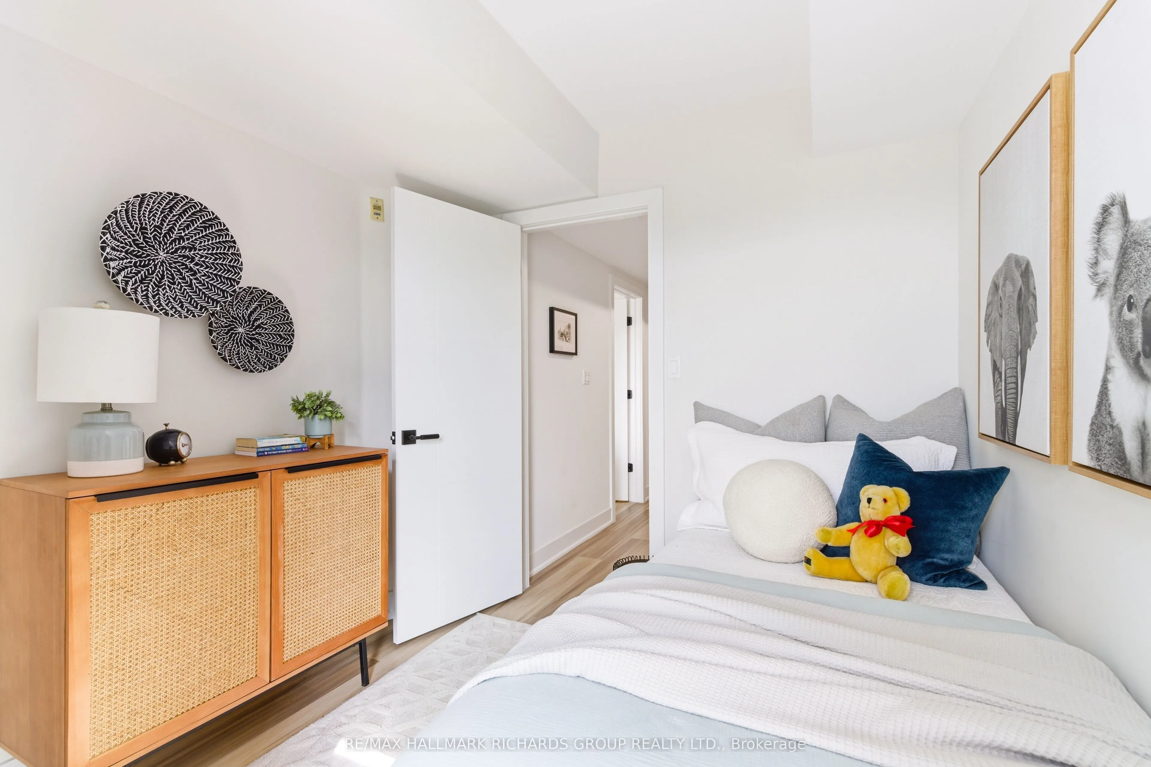 118 Finch Avenue W #8