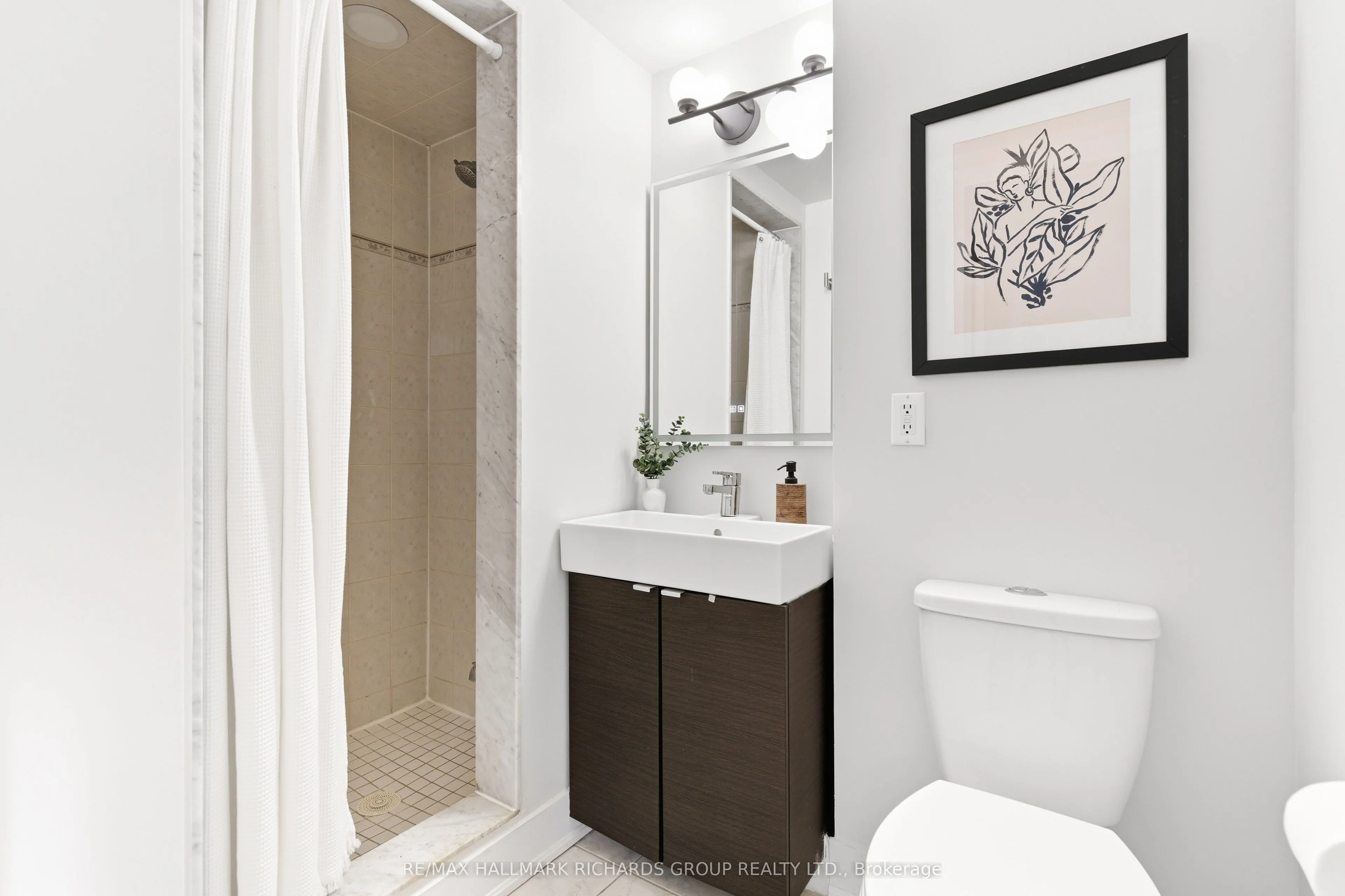 118 Finch Avenue W #8