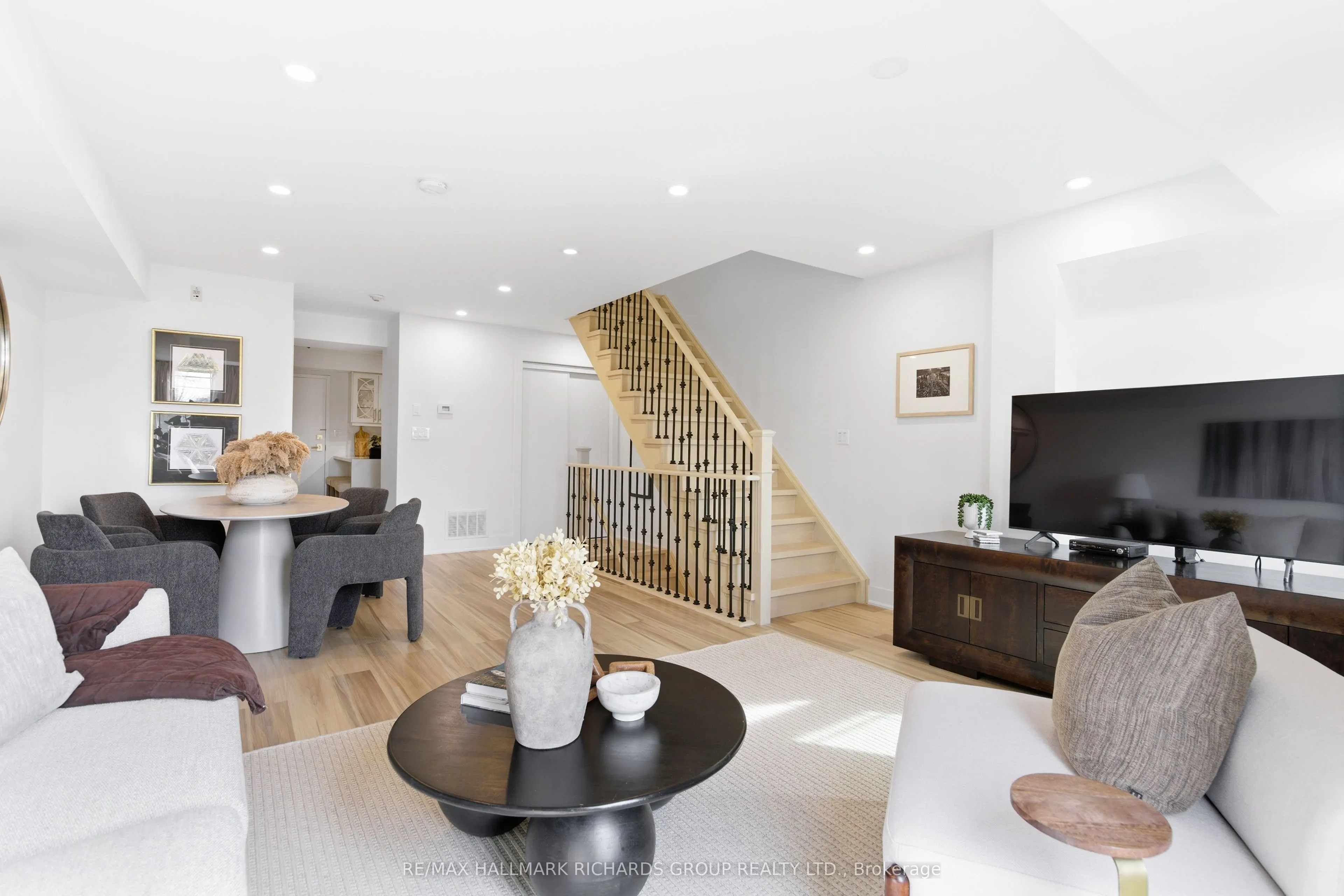 118 Finch Avenue W #8