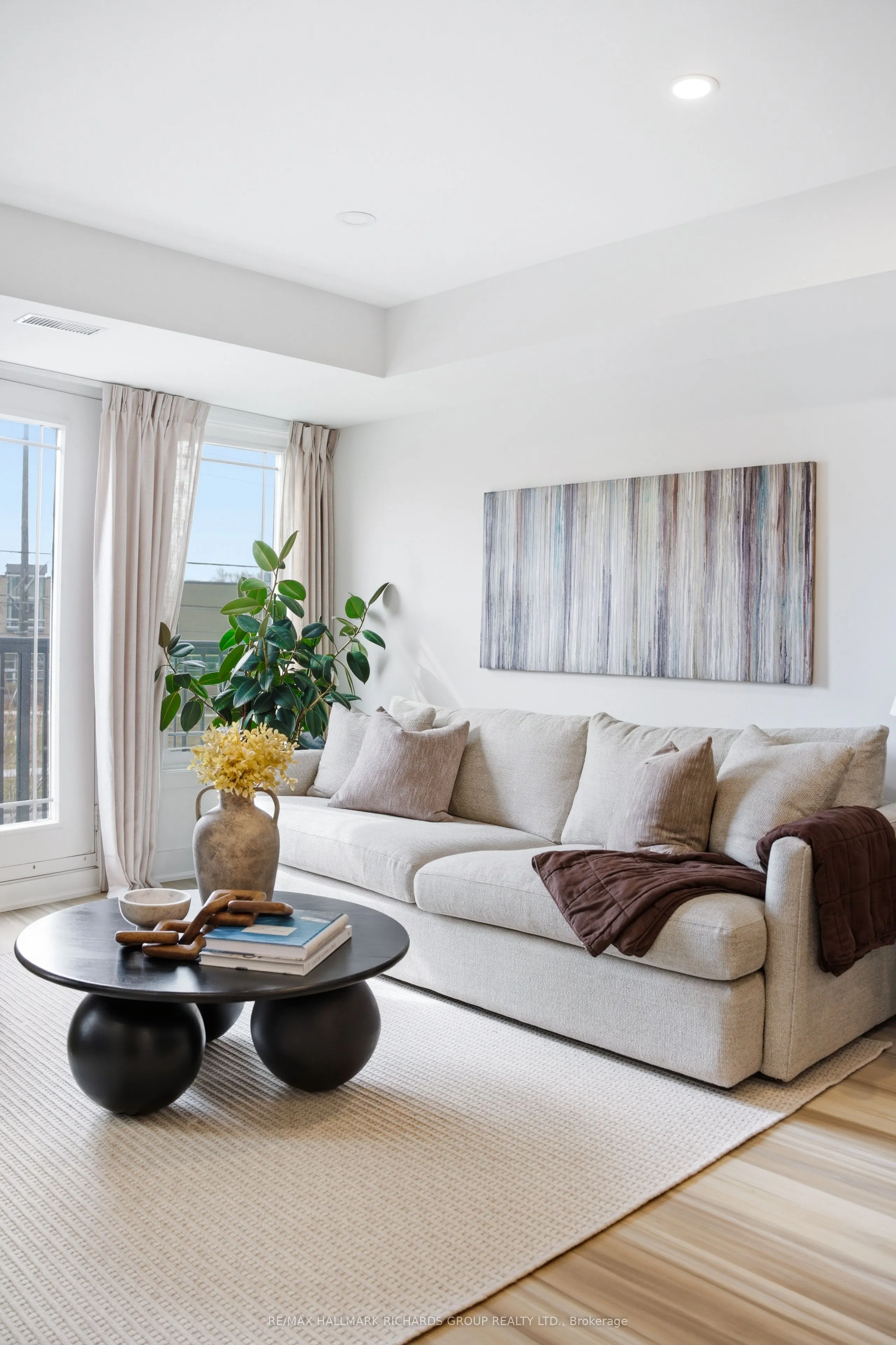 118 Finch Avenue W #8