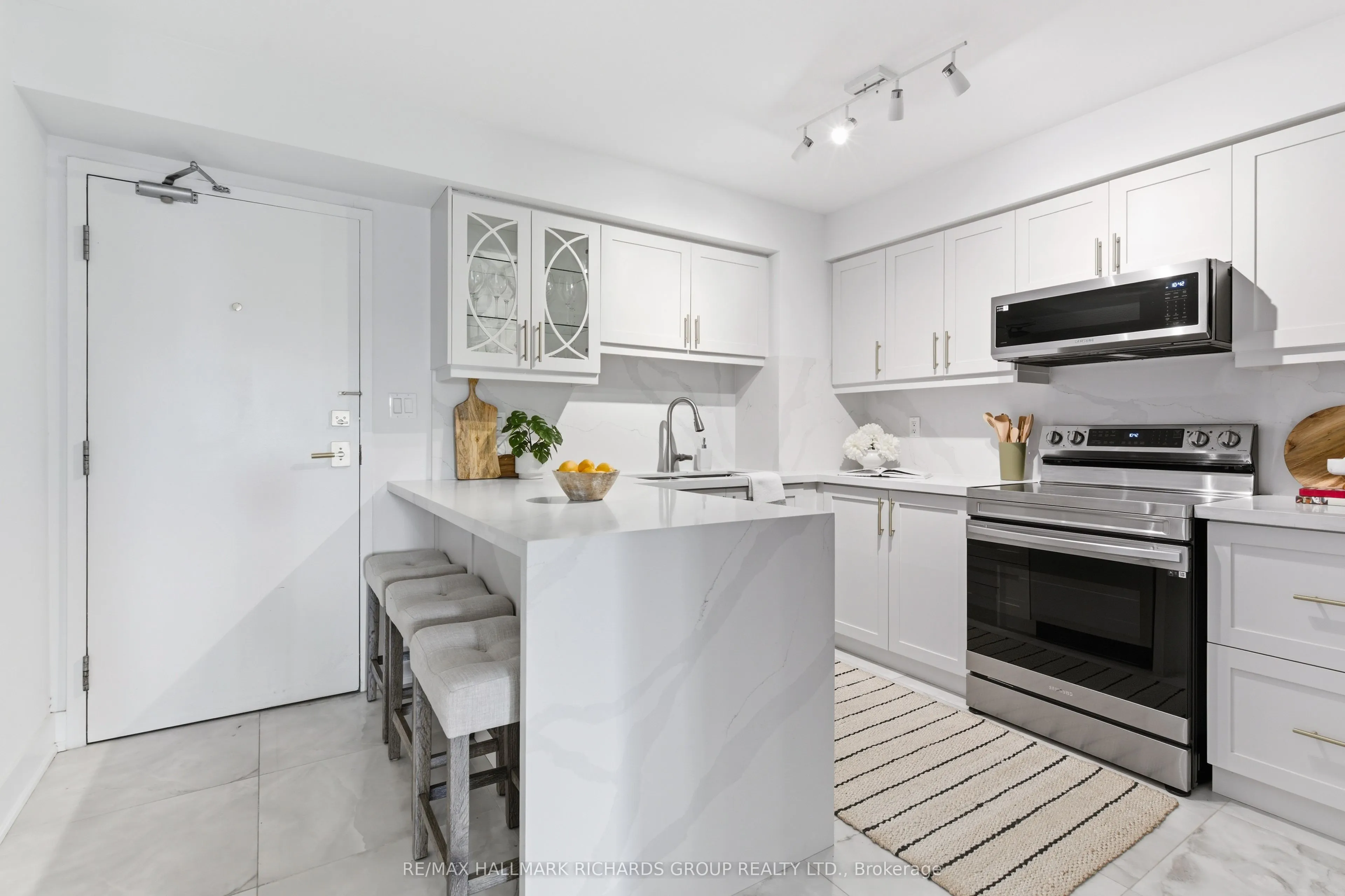 118 Finch Avenue W #8