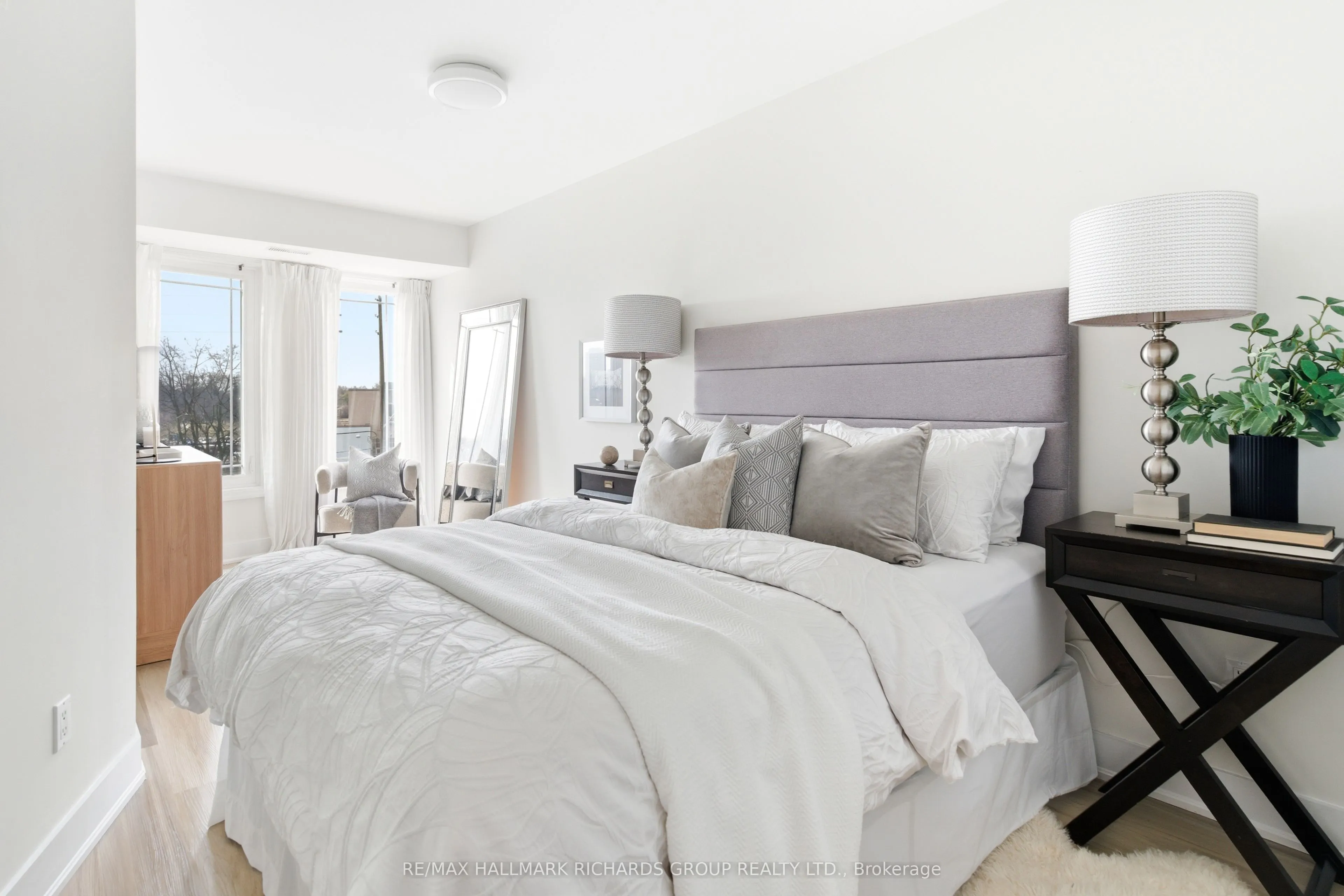 118 Finch Avenue W #8
