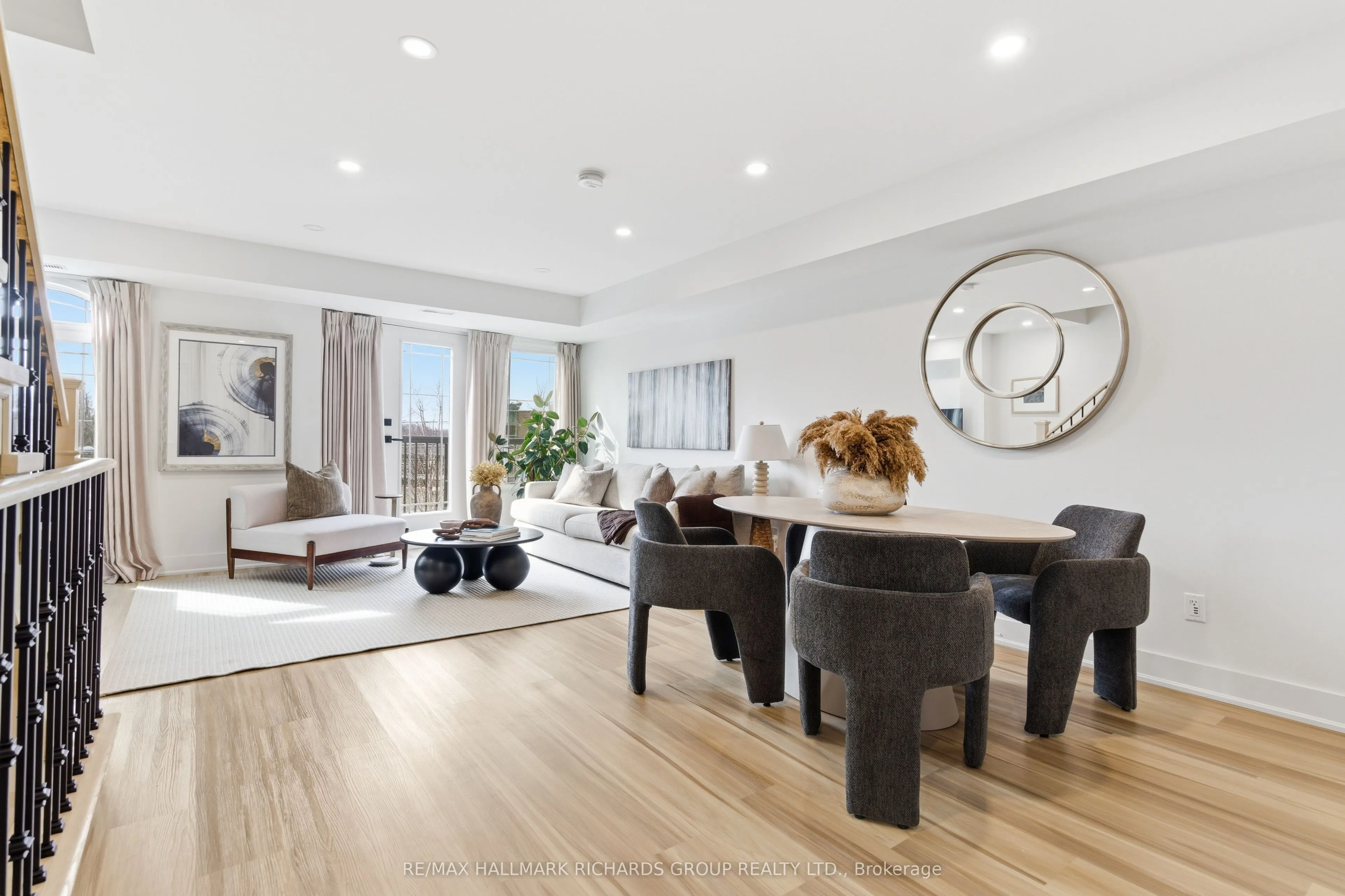118 Finch Avenue W #8