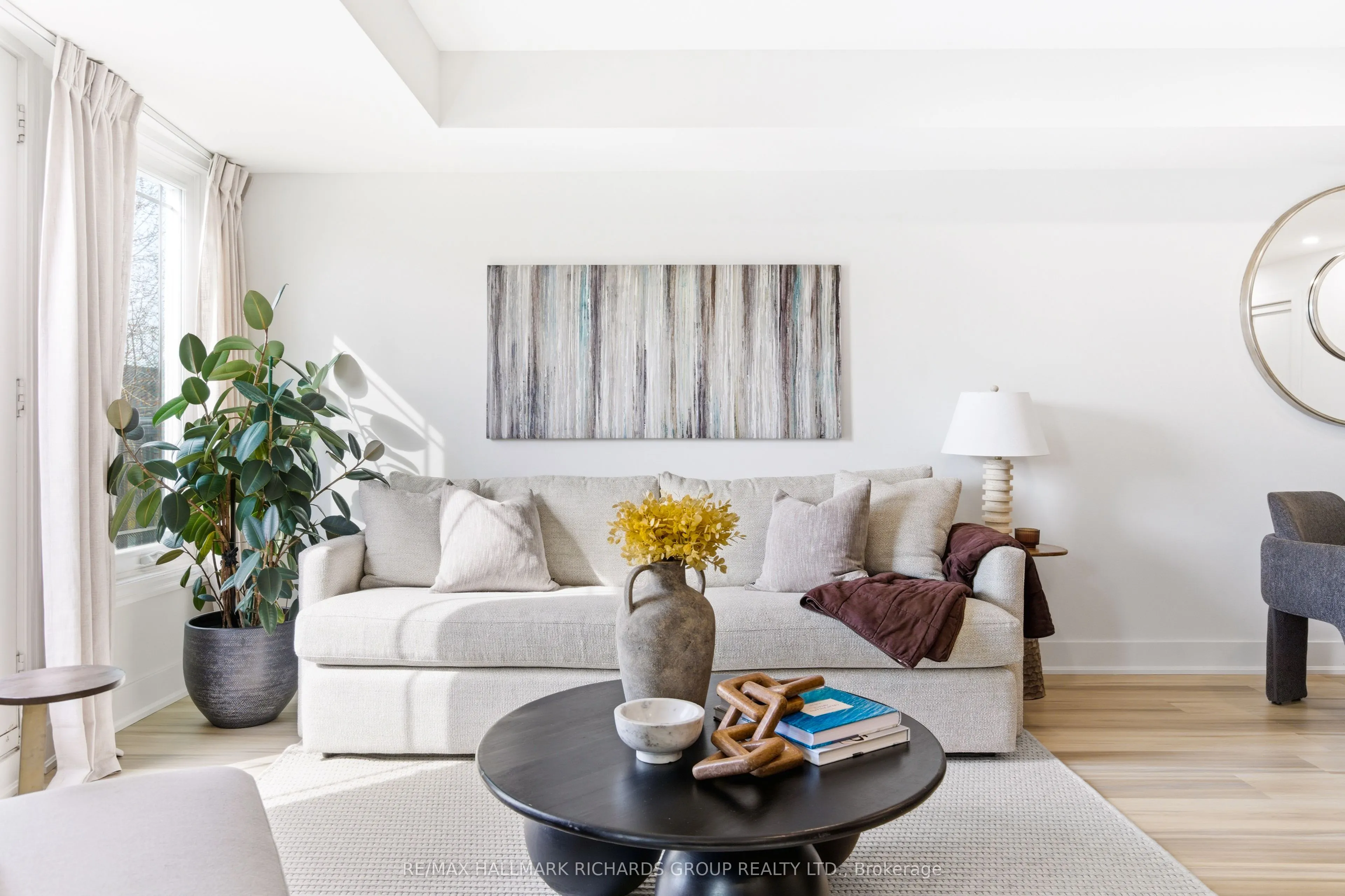 118 Finch Avenue W #8