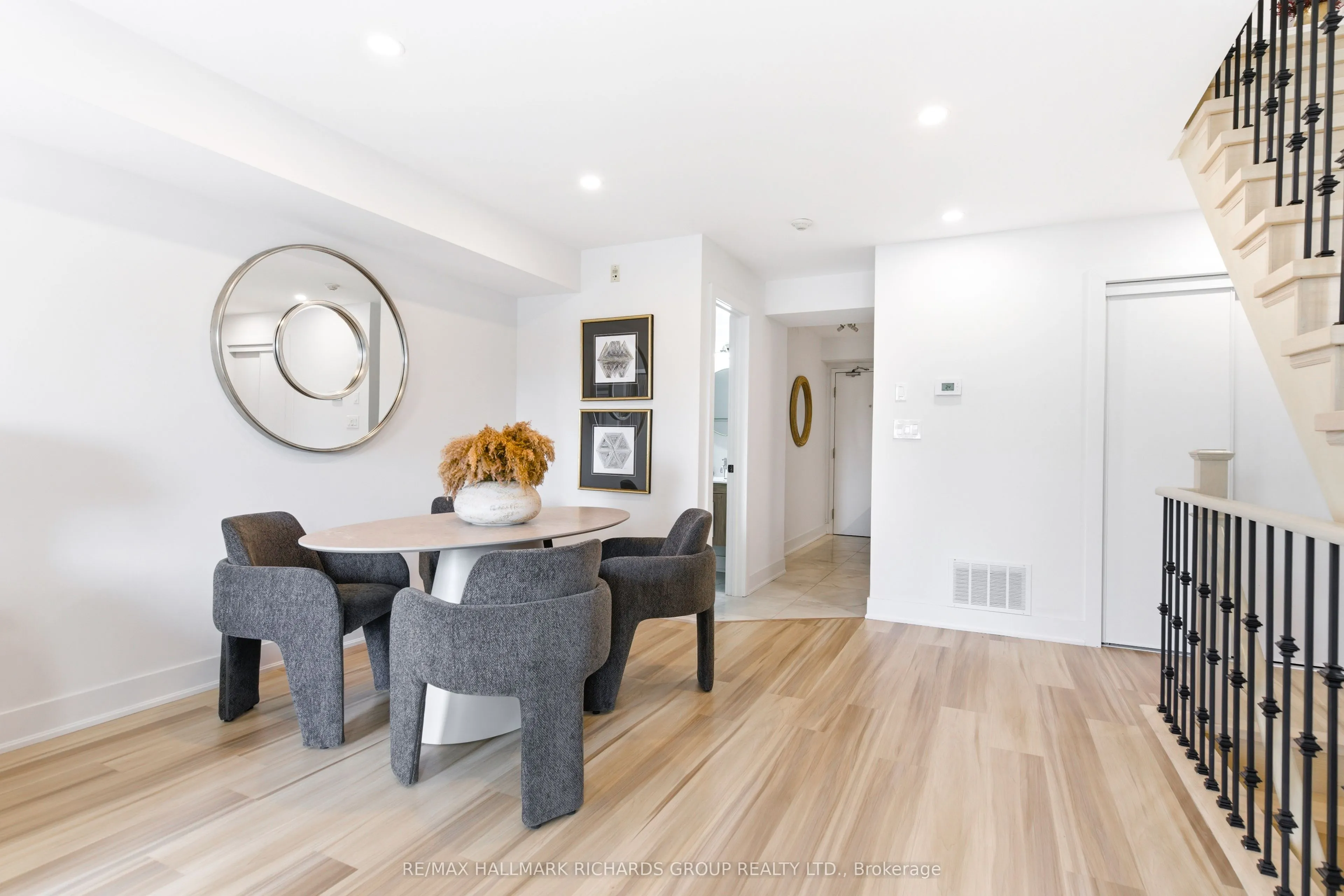 118 Finch Avenue W #8