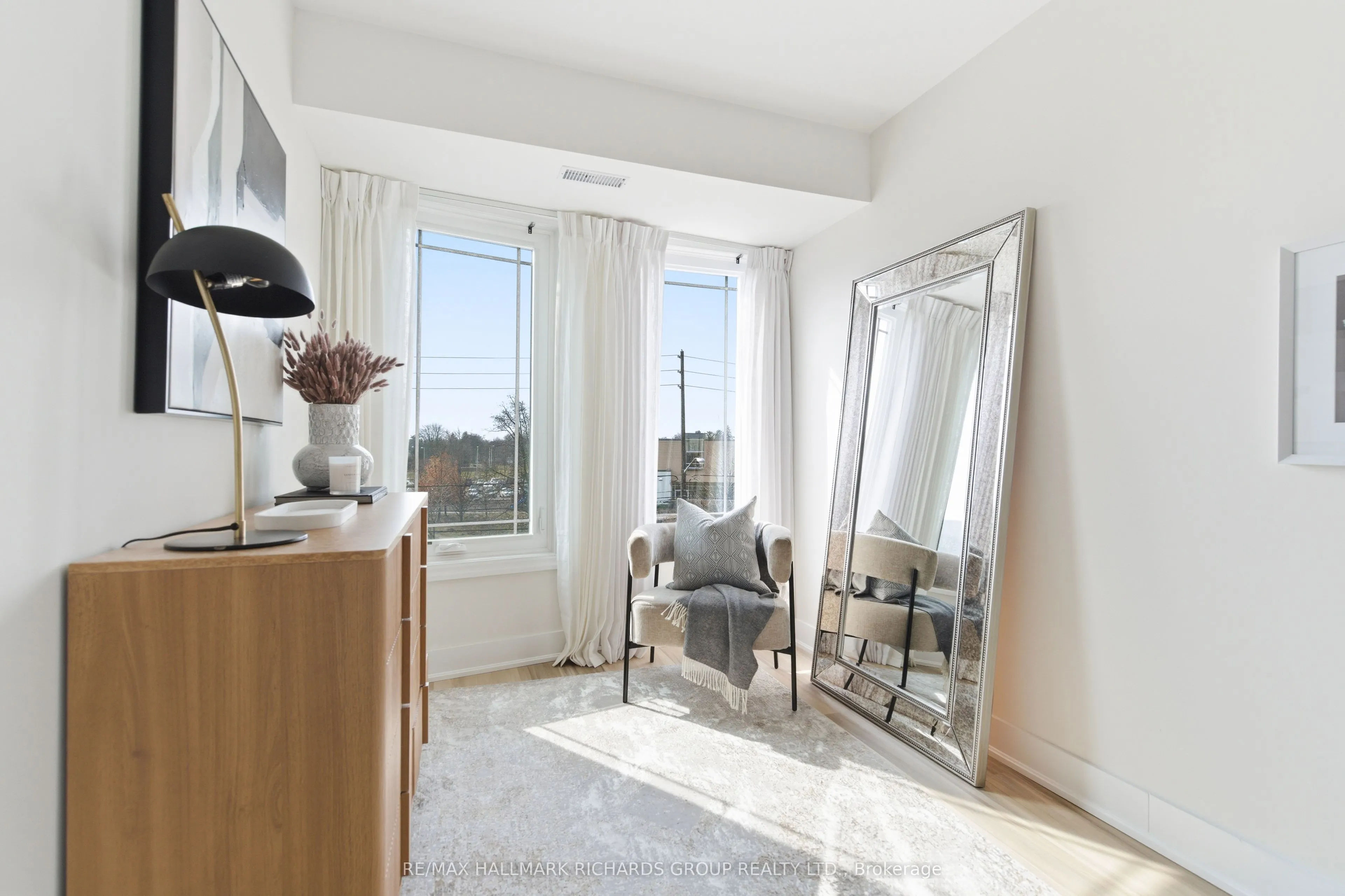118 Finch Avenue W #8