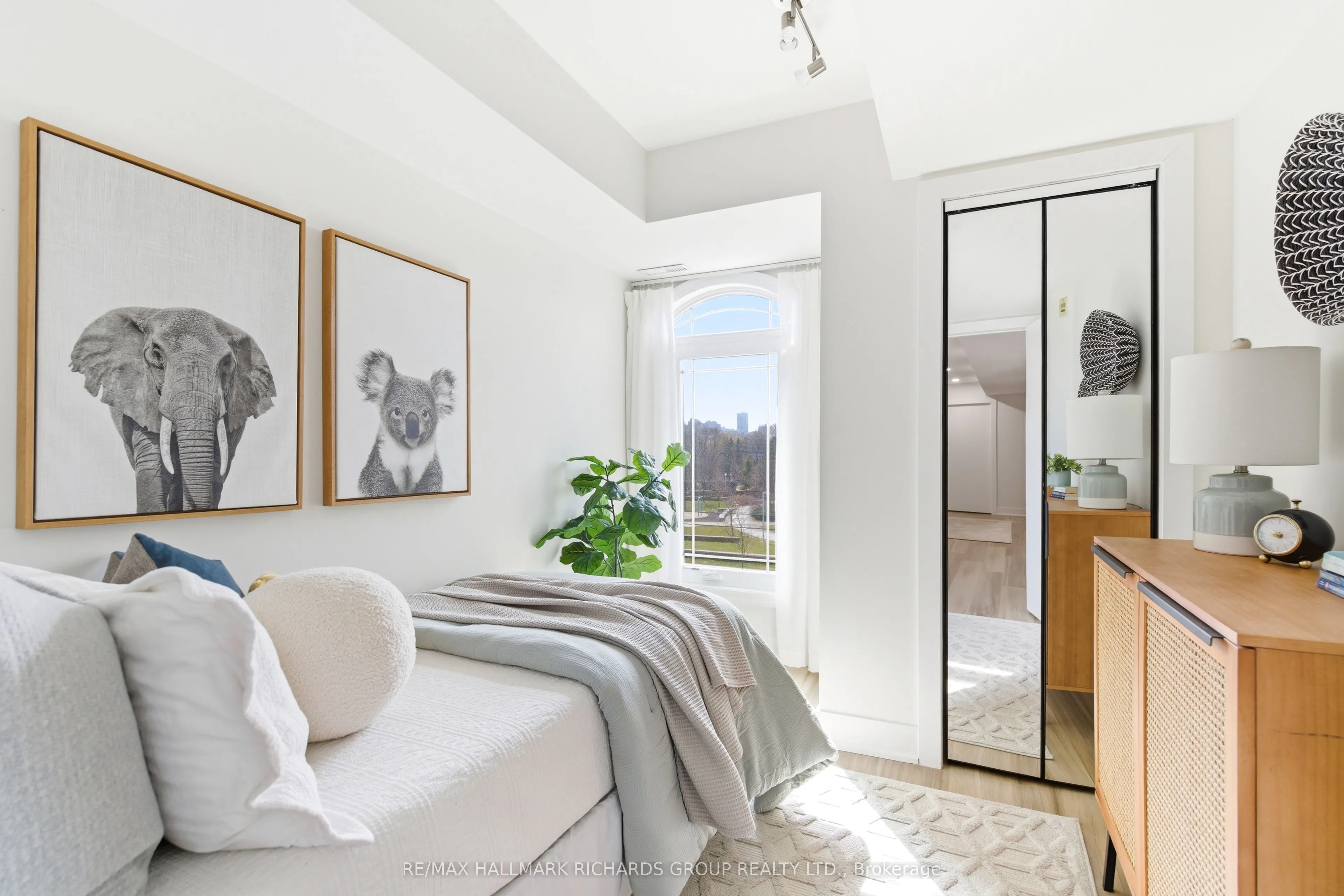 118 Finch Avenue W #8