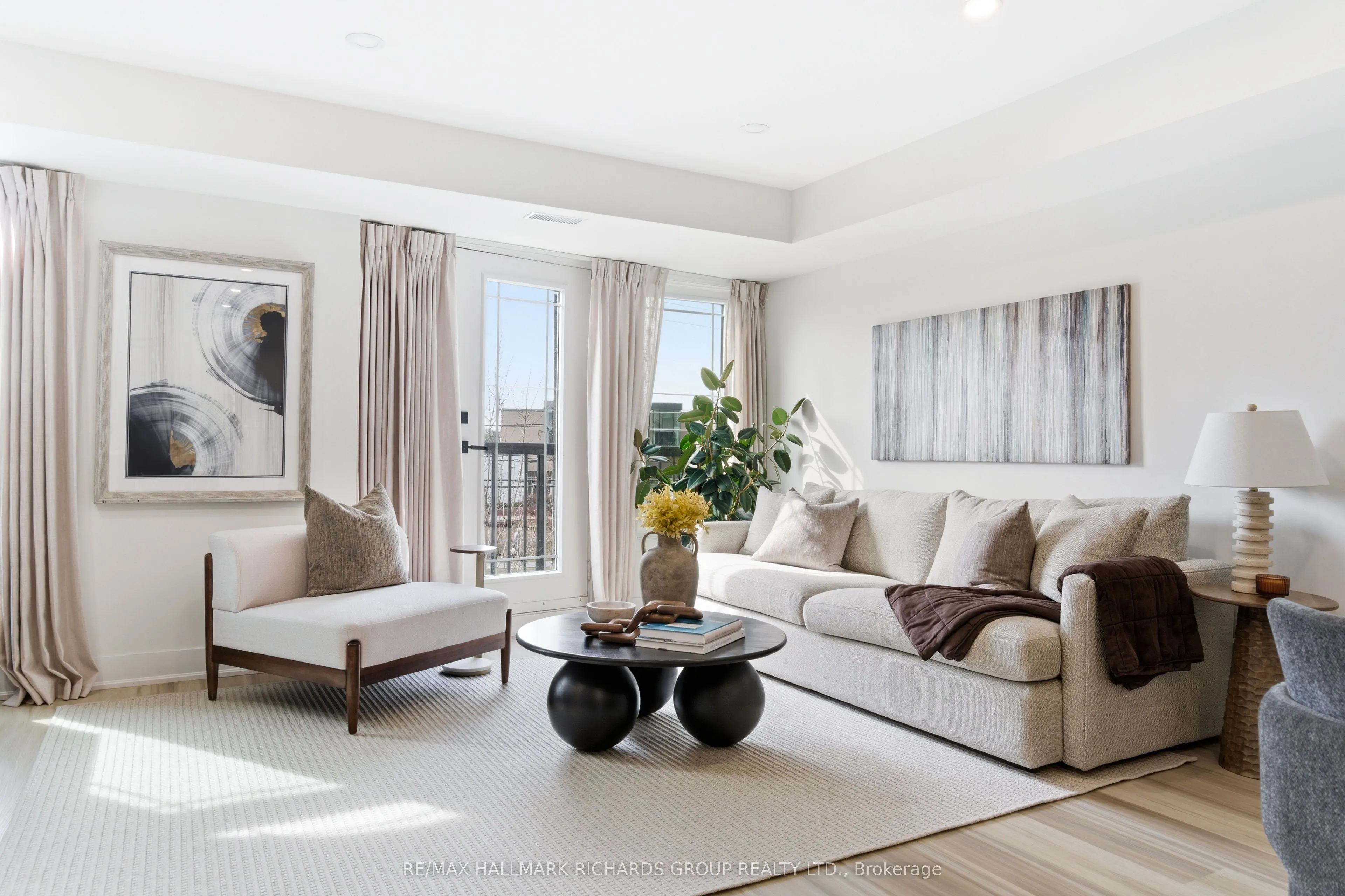 118 Finch Avenue W #8