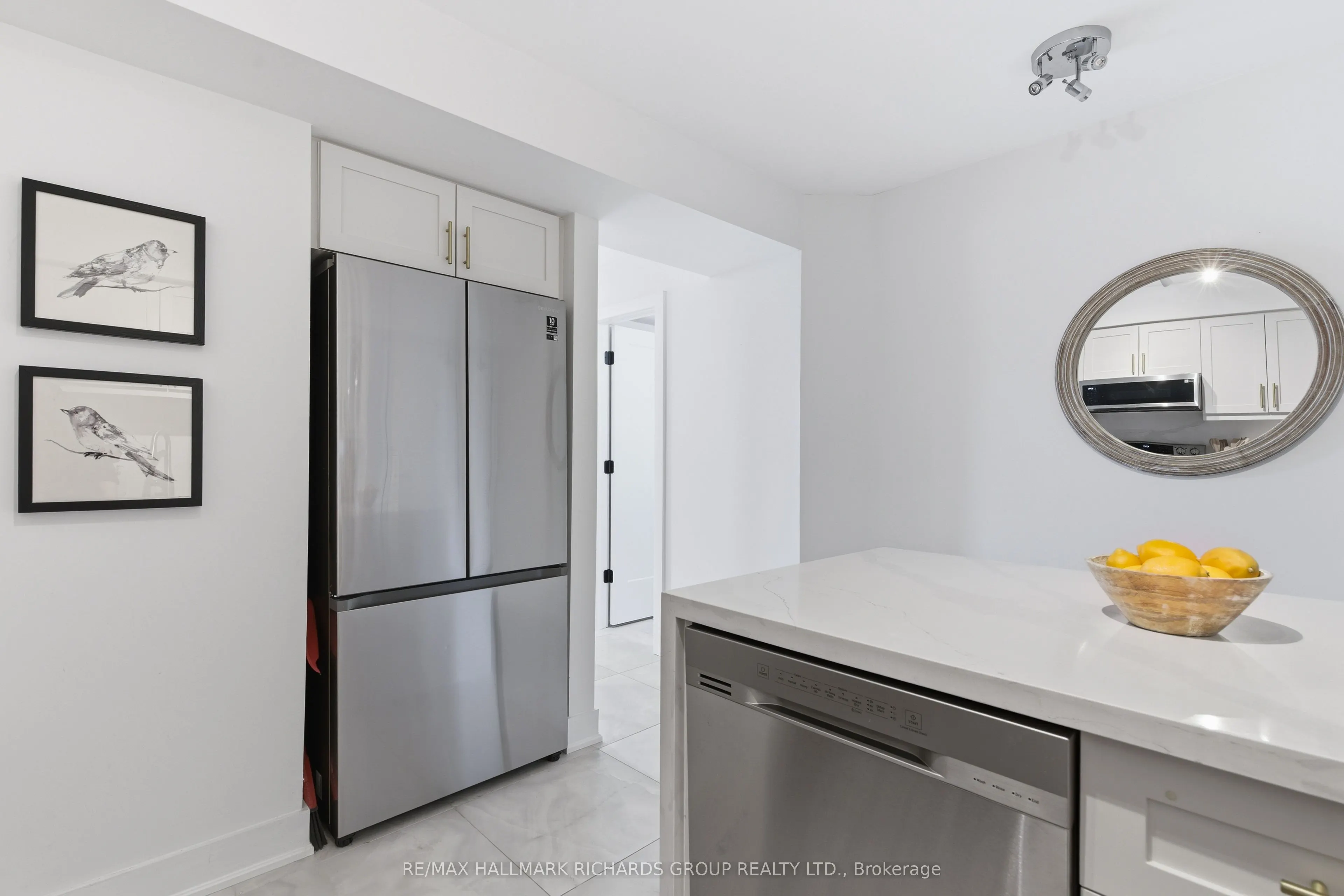 118 Finch Avenue W #8