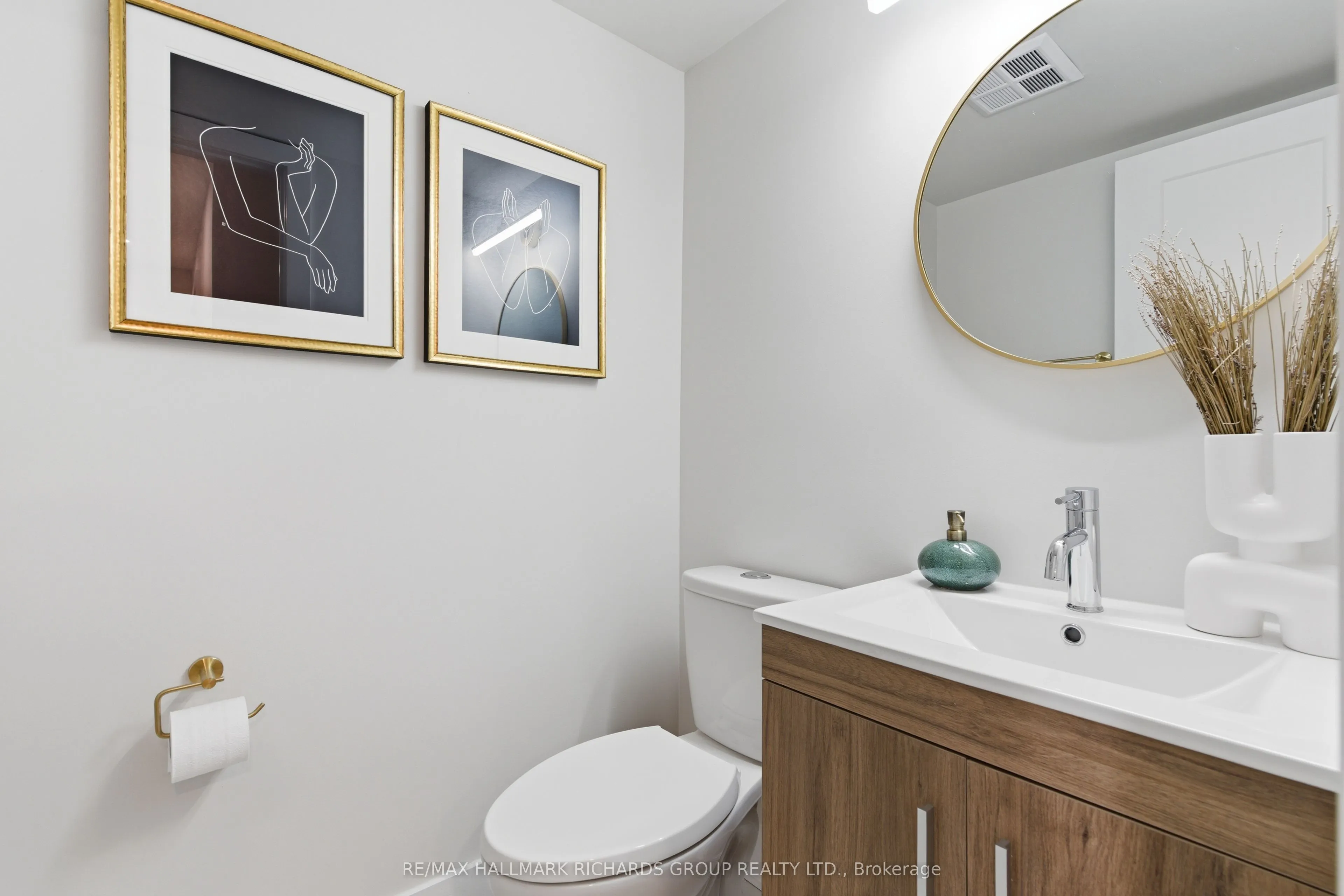118 Finch Avenue W #8