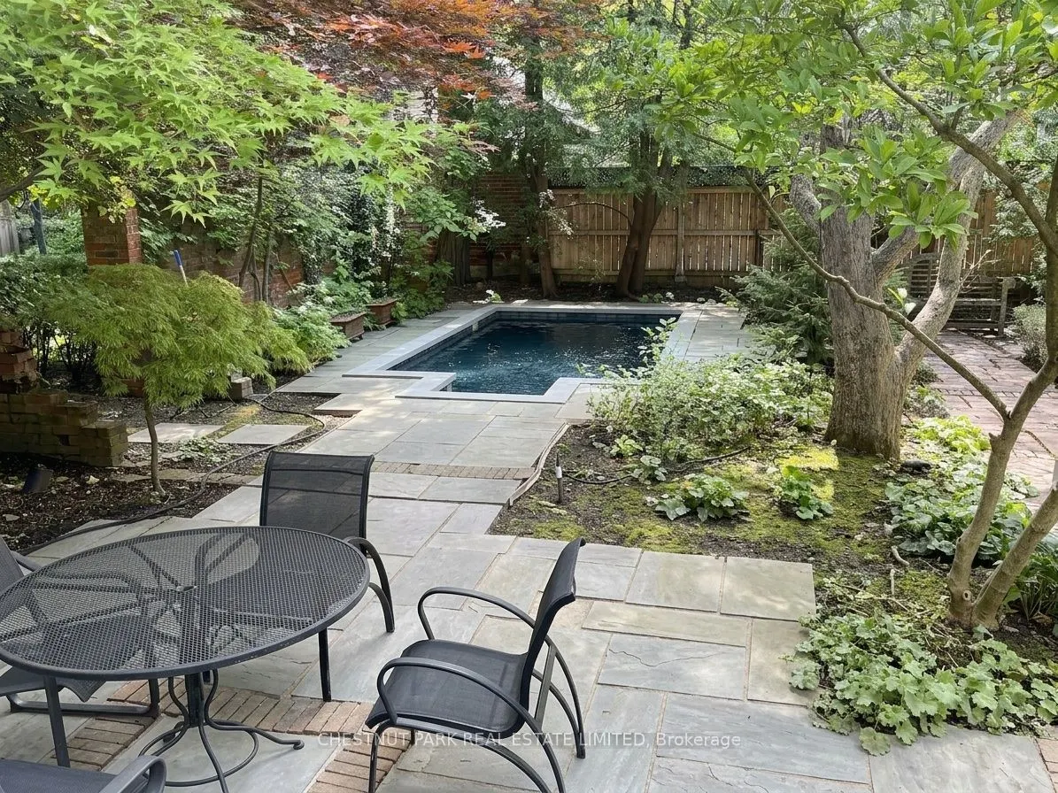 127 Roxborough Drive