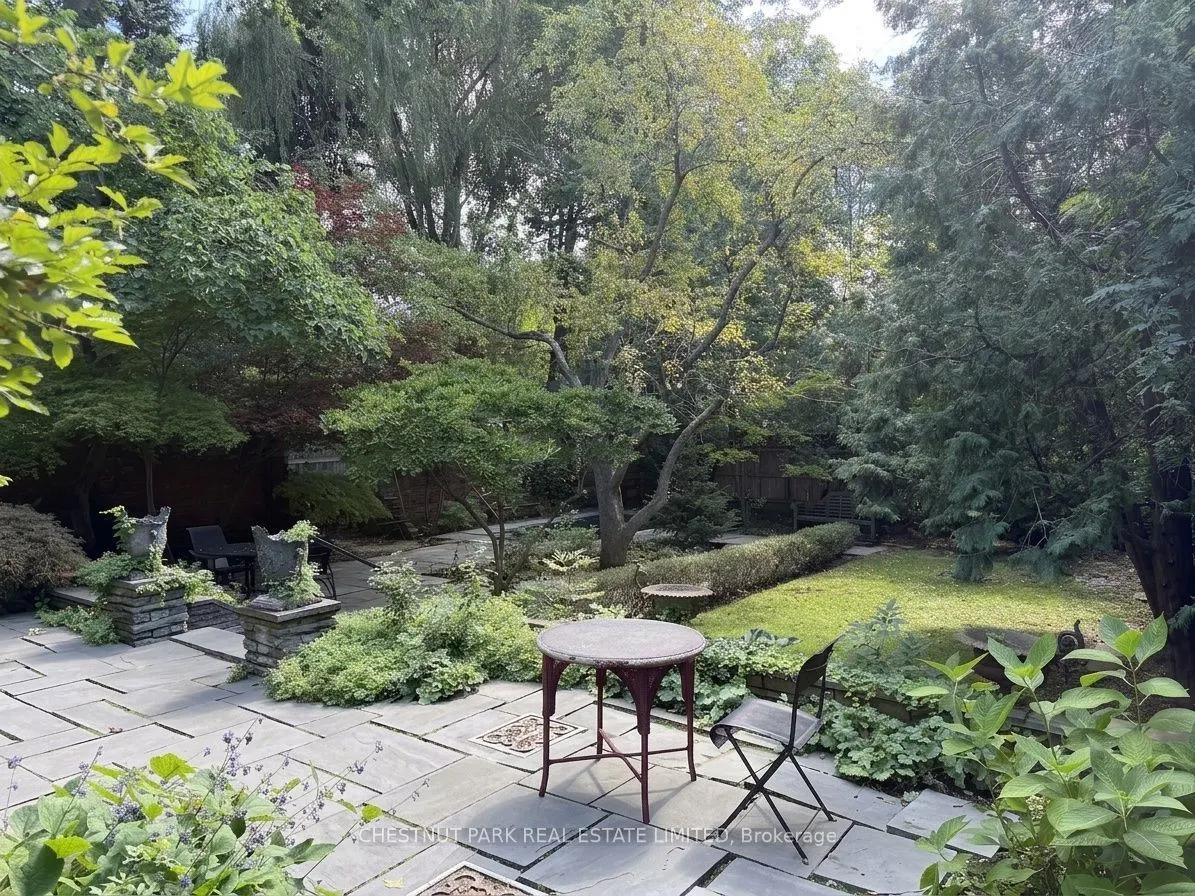 127 Roxborough Drive
