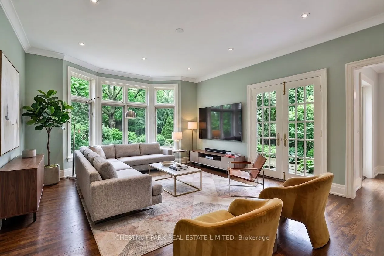 127 Roxborough Drive