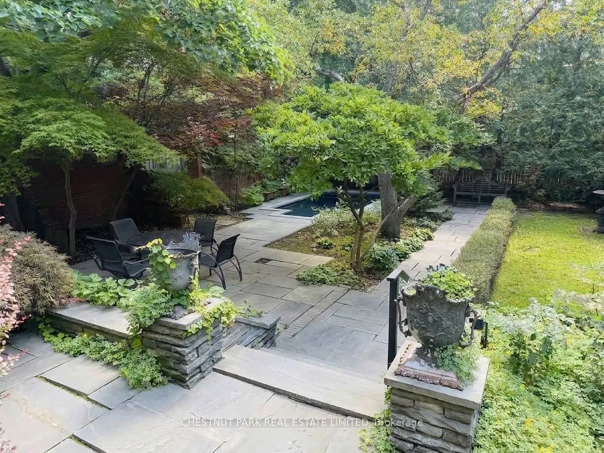 127 Roxborough Drive