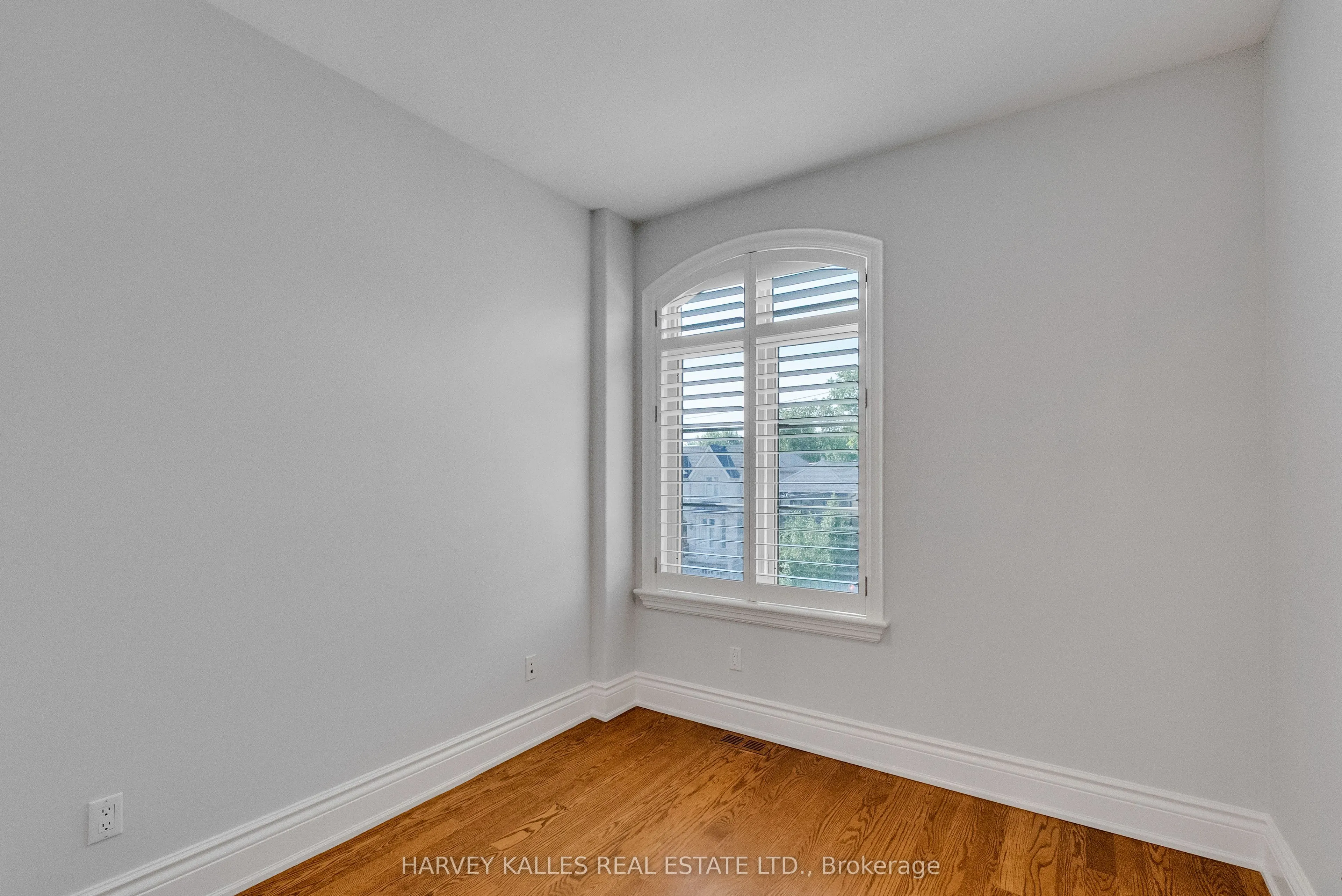 168 Roe Avenue