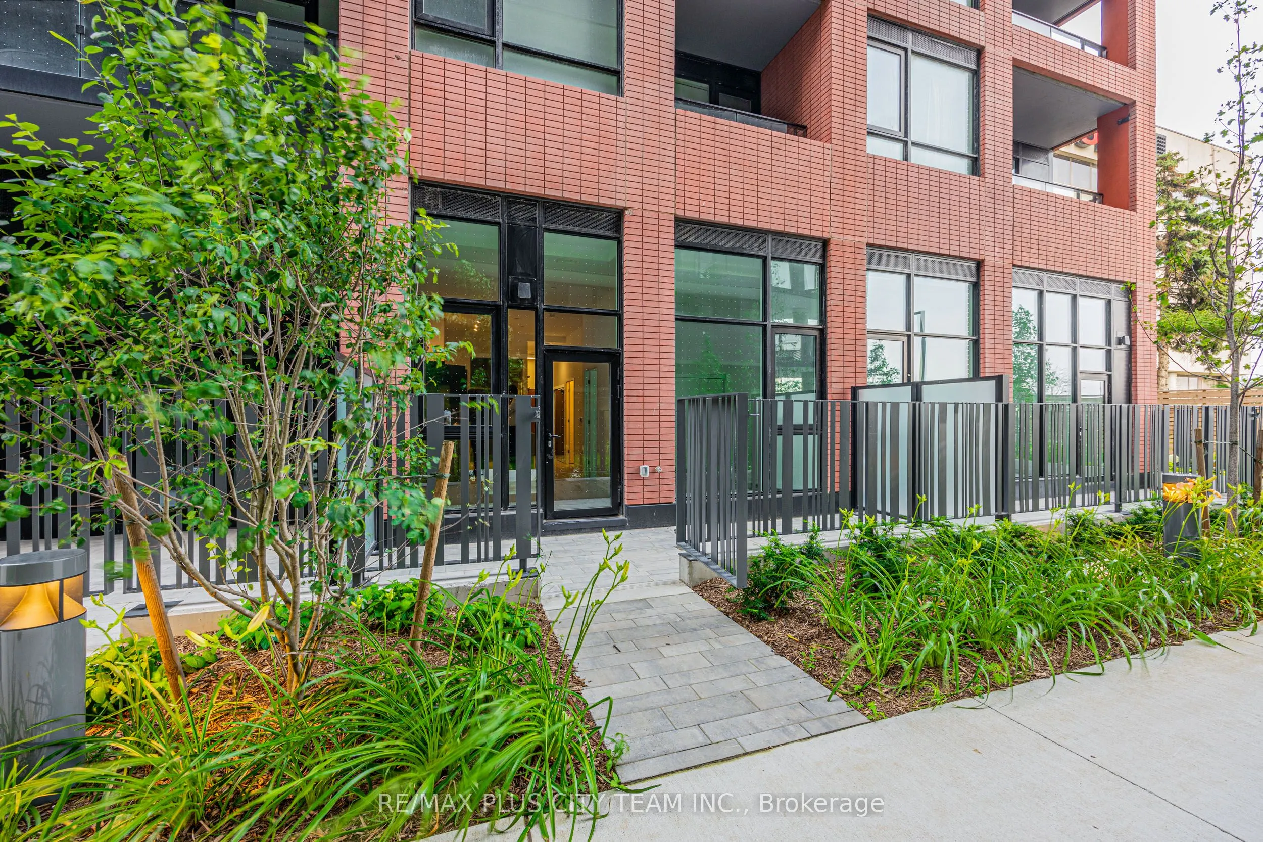 8 Tippett Road #105