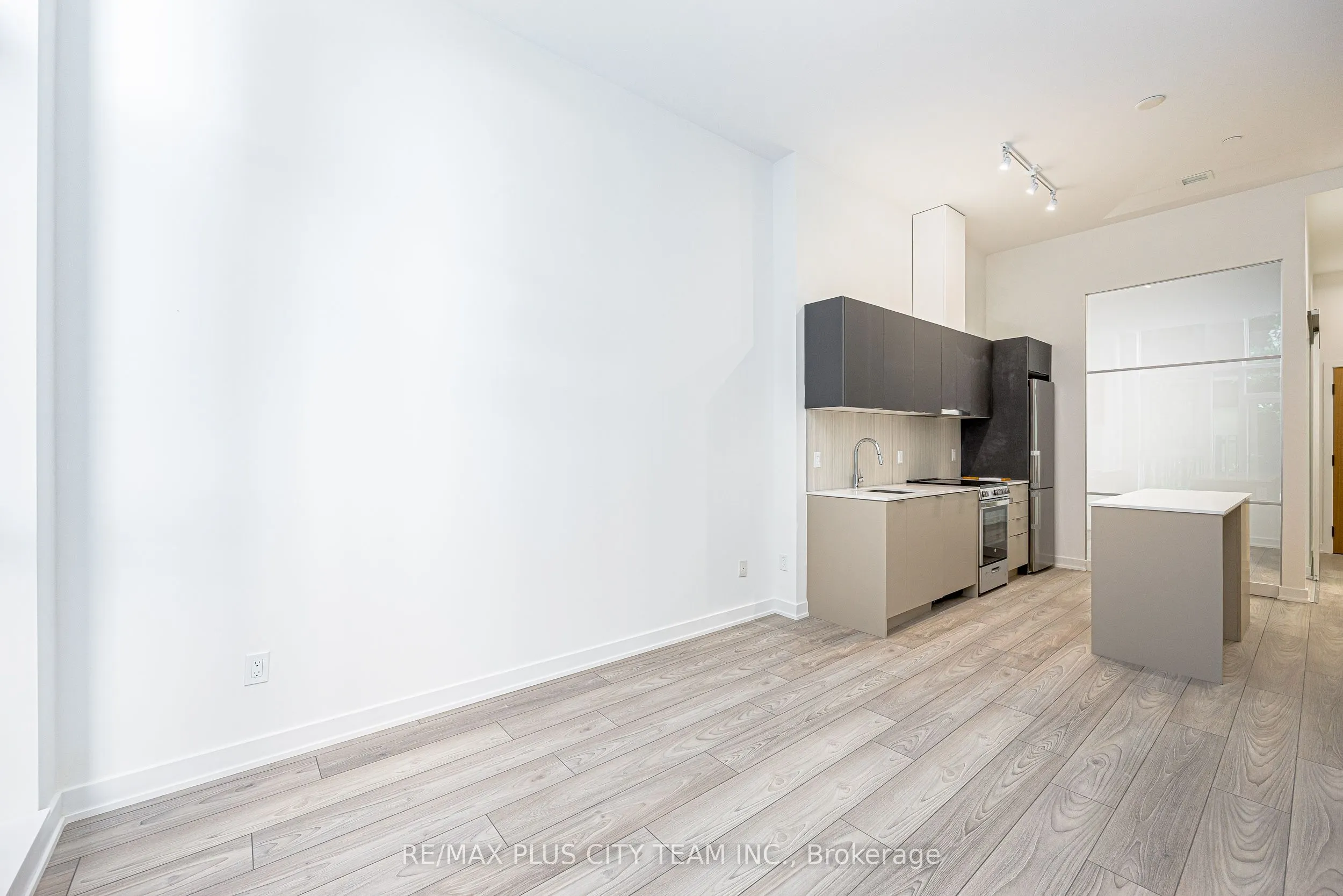8 Tippett Road #105