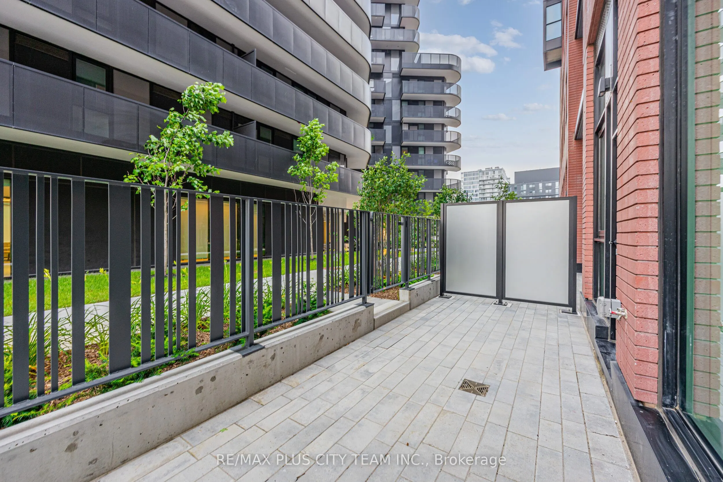 8 Tippett Road #105